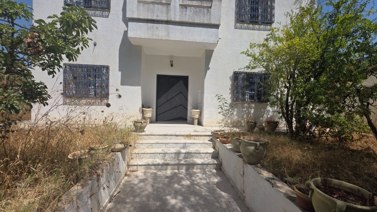 El Menzah&nbsp;El Menzah 9&nbsp;Vente&nbsp;Maisons&nbsp;Villa de 250 m a menzah 9c