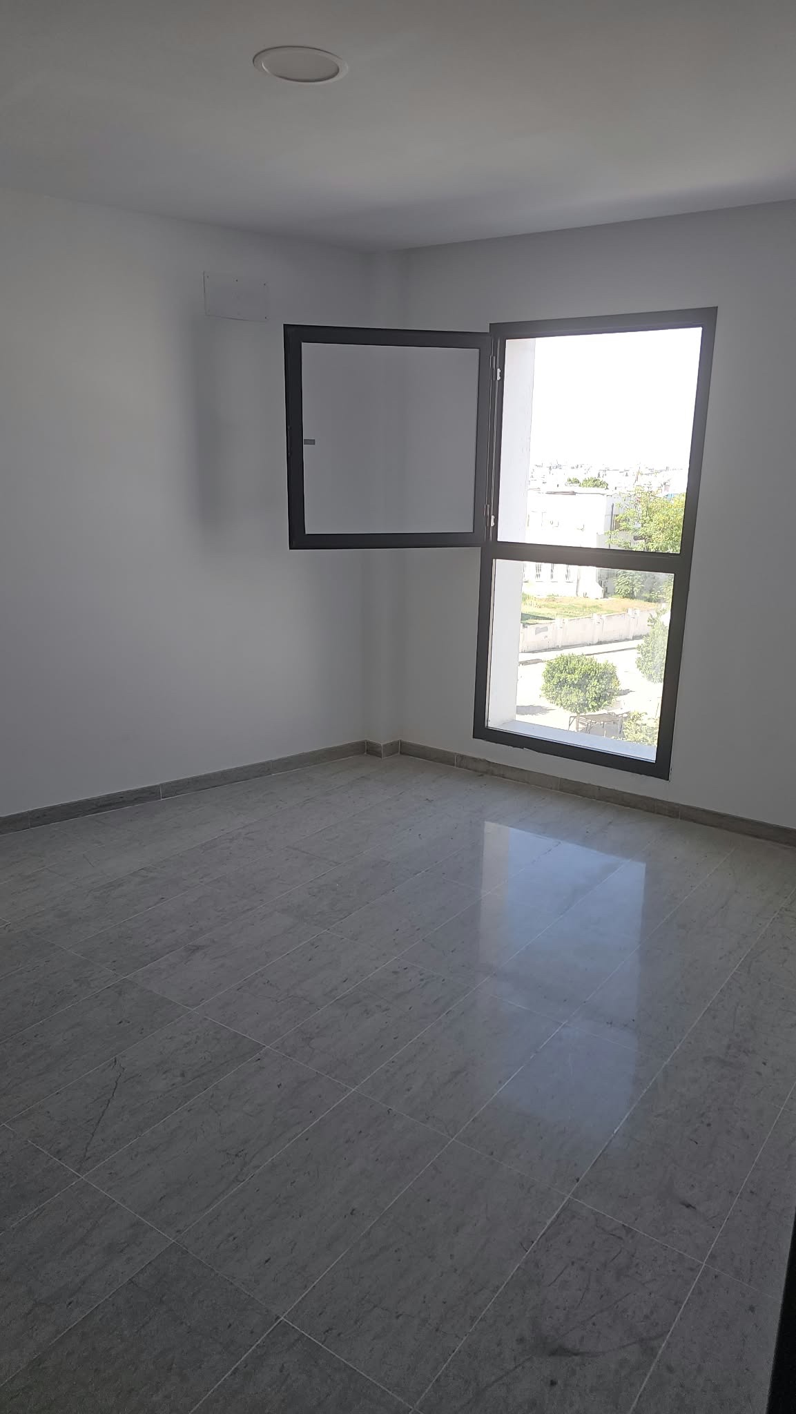 El Mourouj&nbsp;El Mourouj&nbsp;Location&nbsp;Appart. 2 pi�ces&nbsp;A louver convient pour medecin ou autre