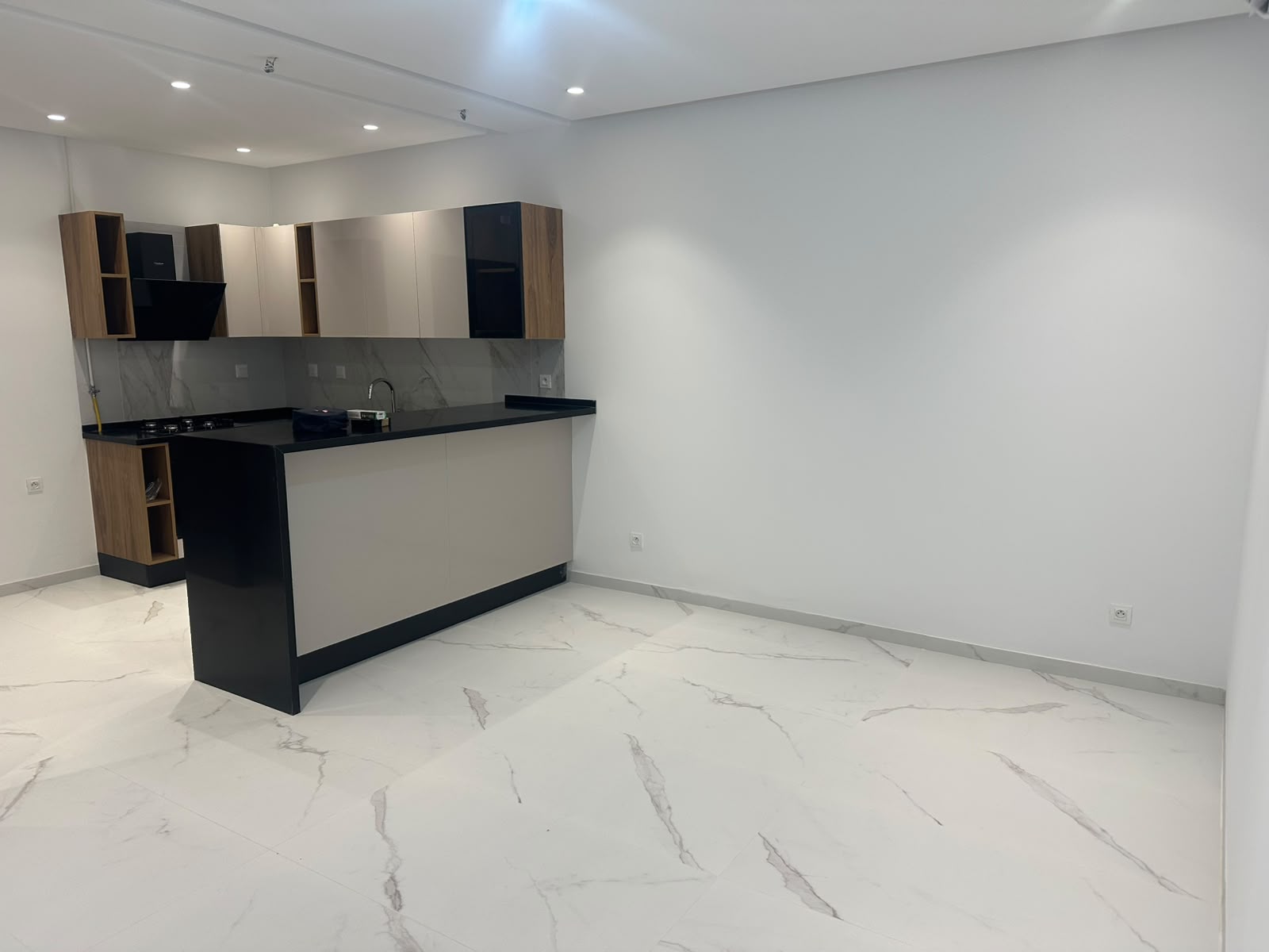 La Soukra&nbsp;La Soukra&nbsp;Location&nbsp;Appart. 1 pi�ce&nbsp;Aouina hay el wahat � proximit� de monoprix