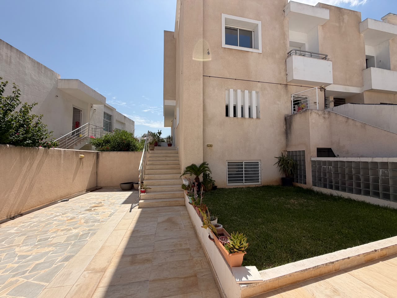 Mnihla&nbsp;Jardins d'el Menzah&nbsp;Vente&nbsp;Maisons&nbsp;2en1 villa jumel�e avec rdj ind�pendant