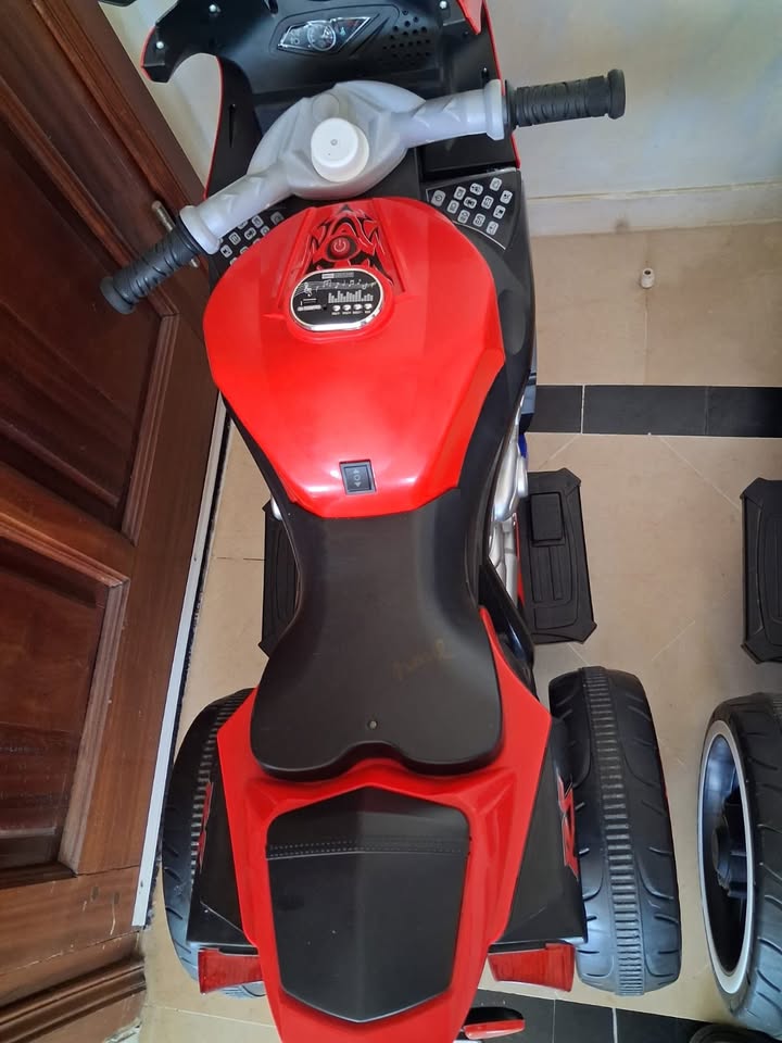 El Menzah&nbsp;El Menzah 1&nbsp;Jouet&nbsp;Autre&nbsp;2 motos pour enfants 5 � 8 ans