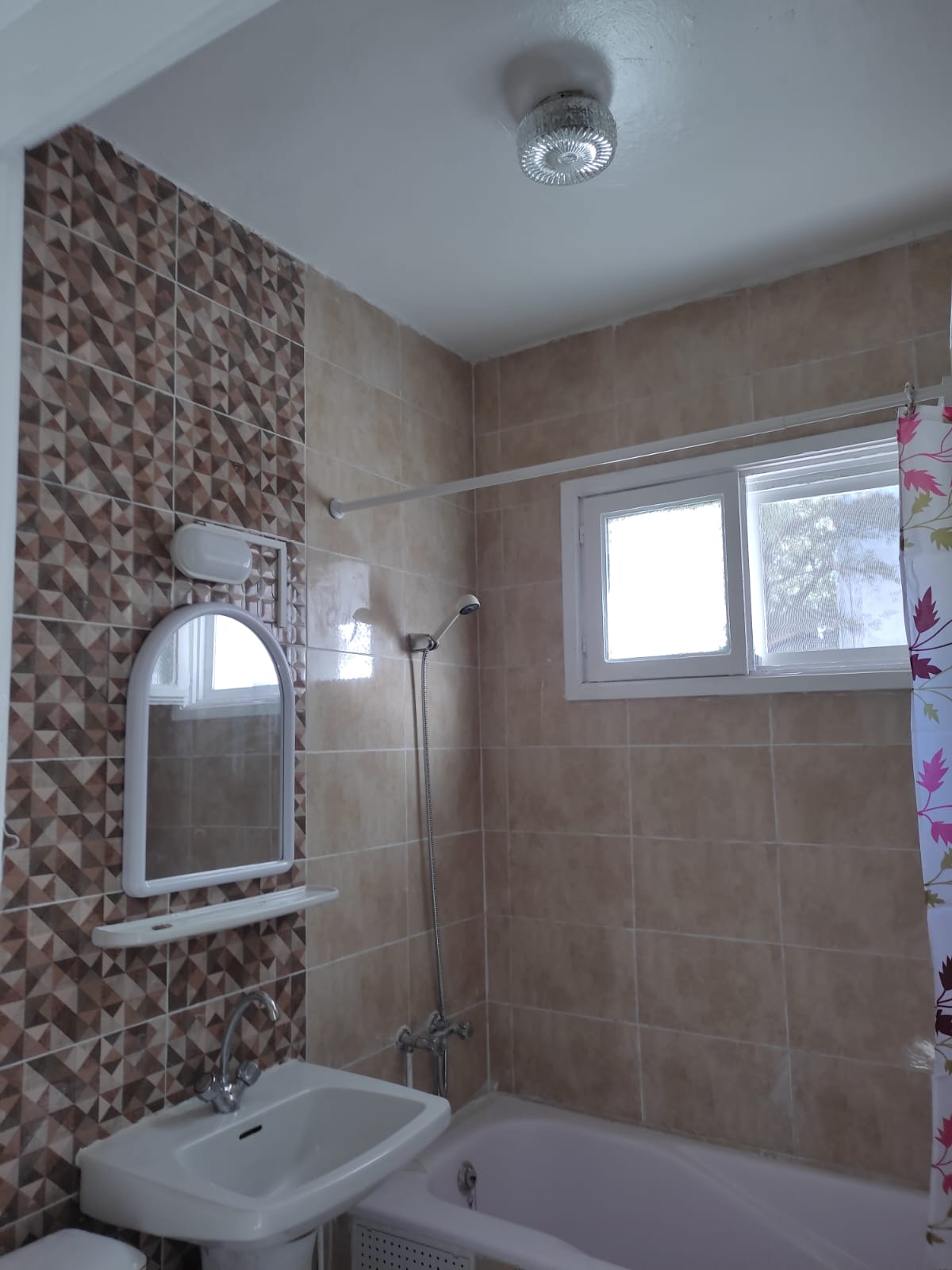 Cite El Khadra&nbsp;Cite Oplympique&nbsp;Location&nbsp;Appart. 3 pi�ces&nbsp;S 3 1er �tage pour jeunes hommes fonctionnaires