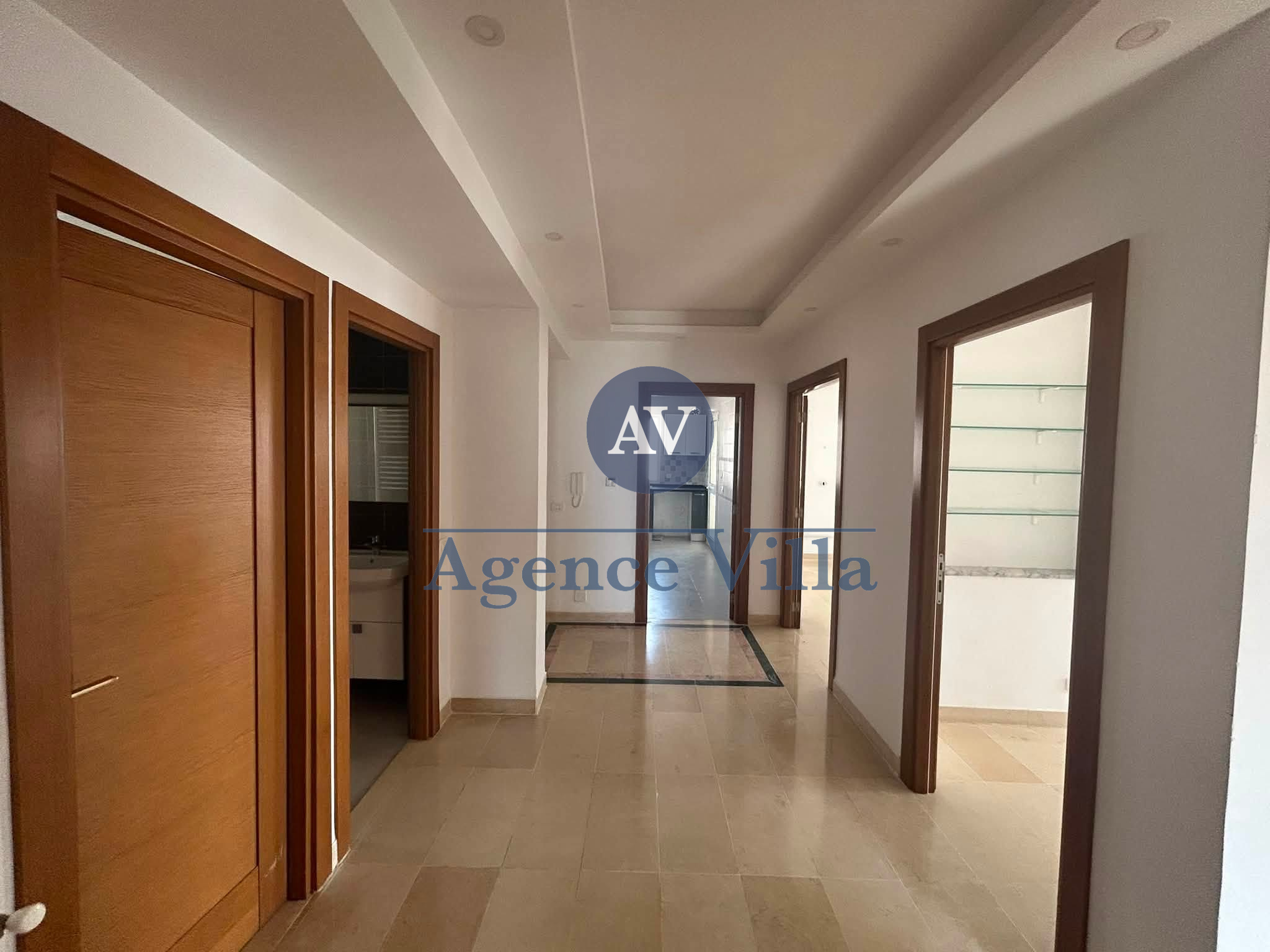 La Marsa&nbsp;Cite Erriadh&nbsp;Location&nbsp;Appart. 5 pi�ces+&nbsp;Etage de villa s4 � la marsa