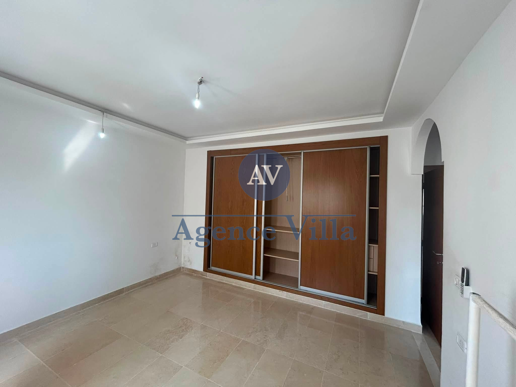 La Marsa&nbsp;Cite Erriadh&nbsp;Location&nbsp;Appart. 5 pi�ces+&nbsp;Etage de villa s4 � la marsa
