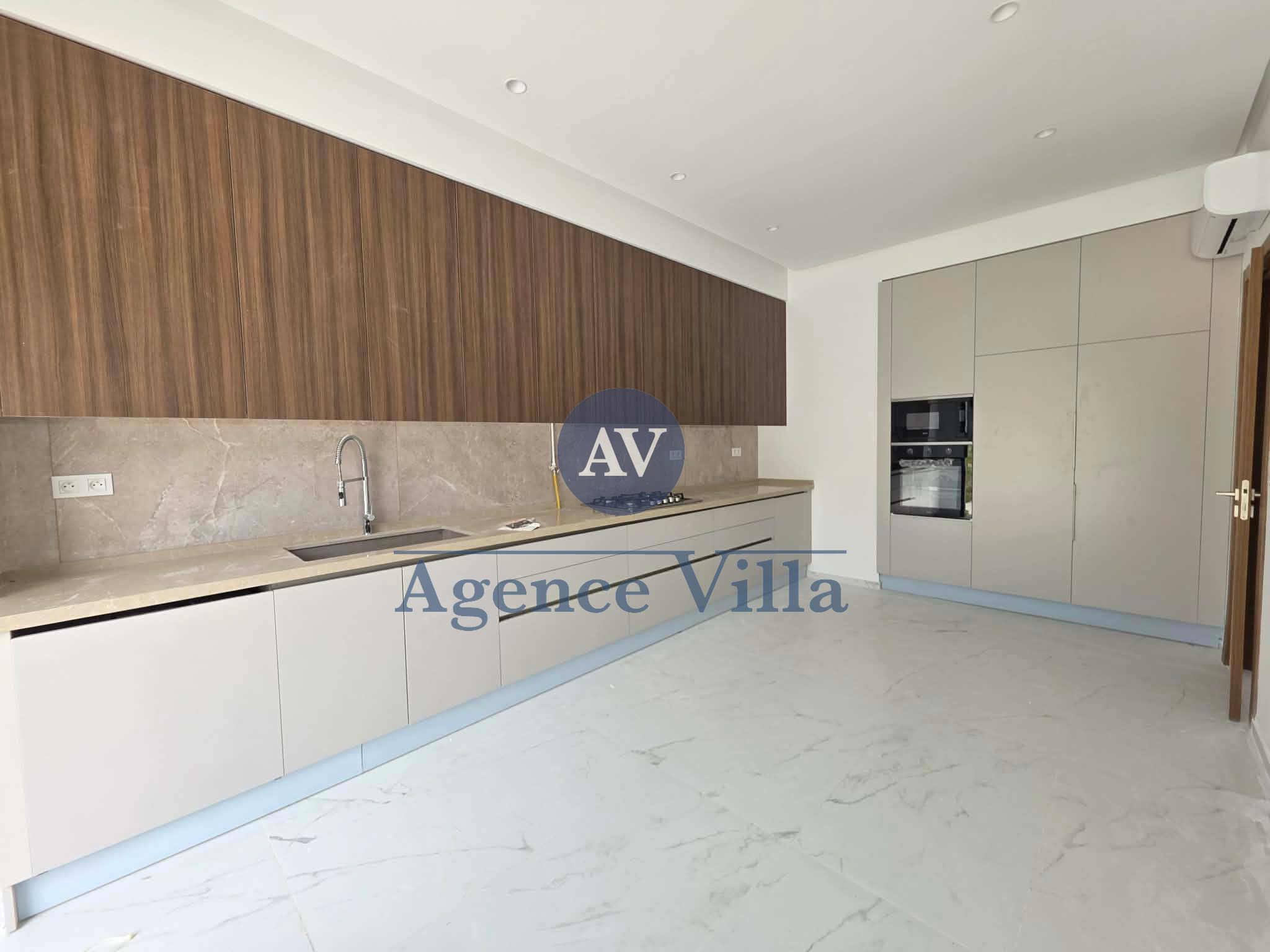 La Marsa&nbsp;Gammart&nbsp;Location&nbsp;Autre&nbsp;Triplex vue sur mer et piscine � gammarth