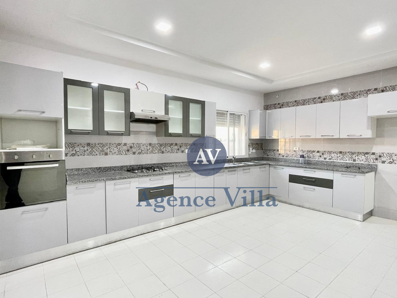 La Soukra&nbsp;La Soukra&nbsp;Location&nbsp;Appart. 5 pi�ces+&nbsp;Etage de villa s4 � la soukra
