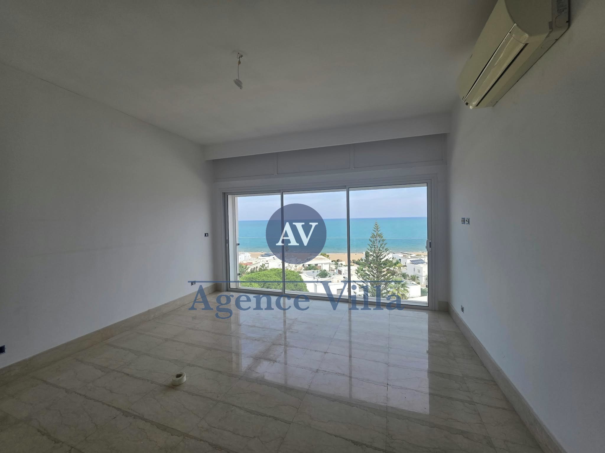 La Marsa&nbsp;Cite El Ahmadi&nbsp;Location&nbsp;Appart. 4 pi�ces&nbsp;Appartement s3 avec vue sur mer � la marsa