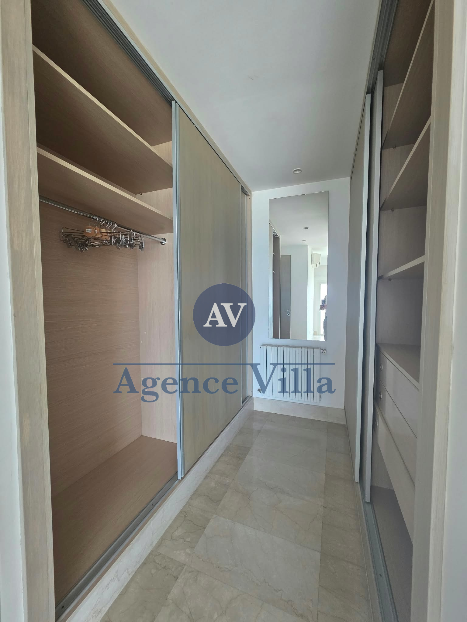 La Marsa&nbsp;Cite El Ahmadi&nbsp;Location&nbsp;Appart. 4 pi�ces&nbsp;Appartement s3 avec vue sur mer � la marsa
