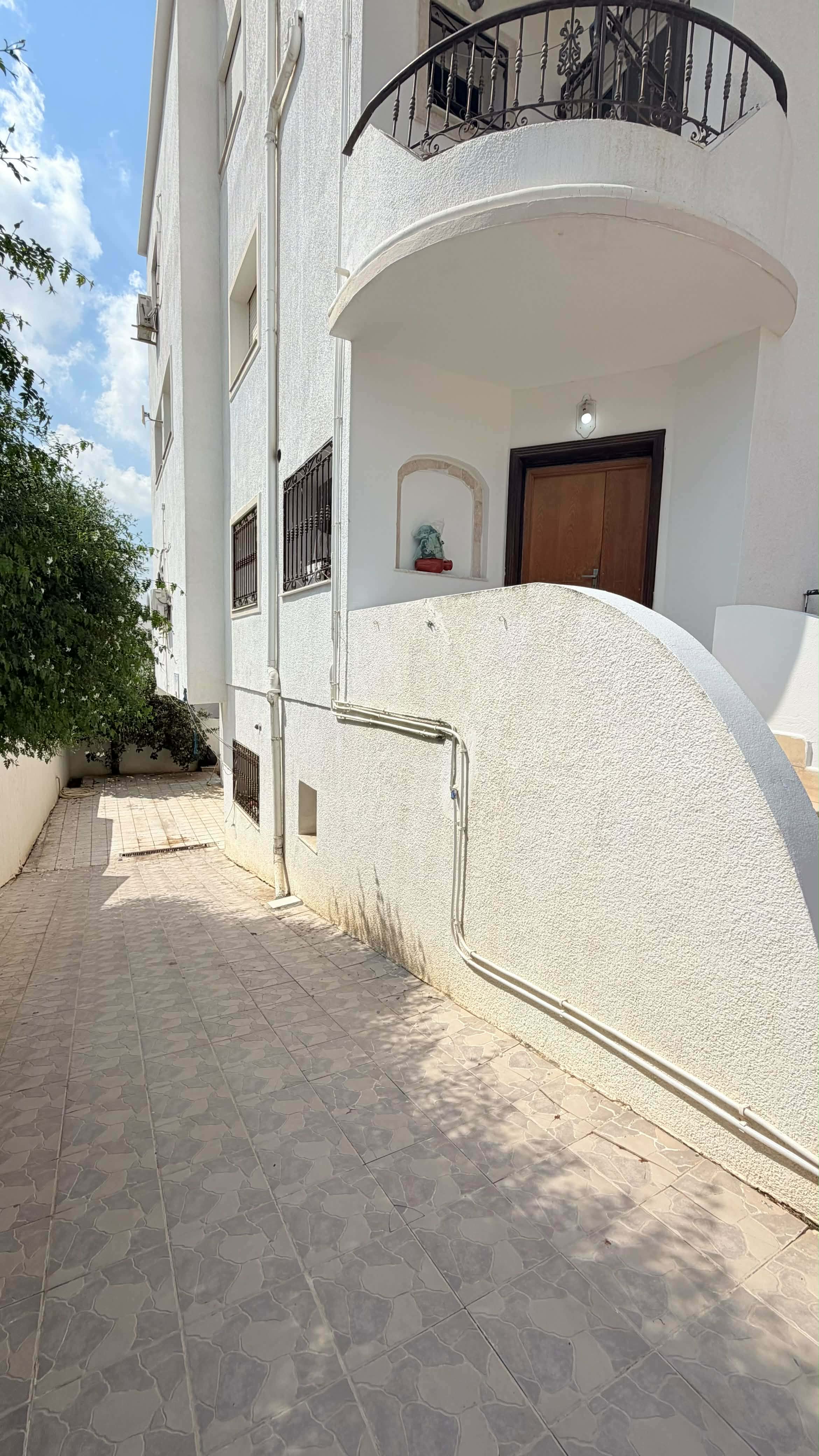 El Menzah&nbsp;El Manar 1&nbsp;Location&nbsp;Appart. 5 pi�ces+&nbsp;Villa s5 ind�pendante � el manar 1