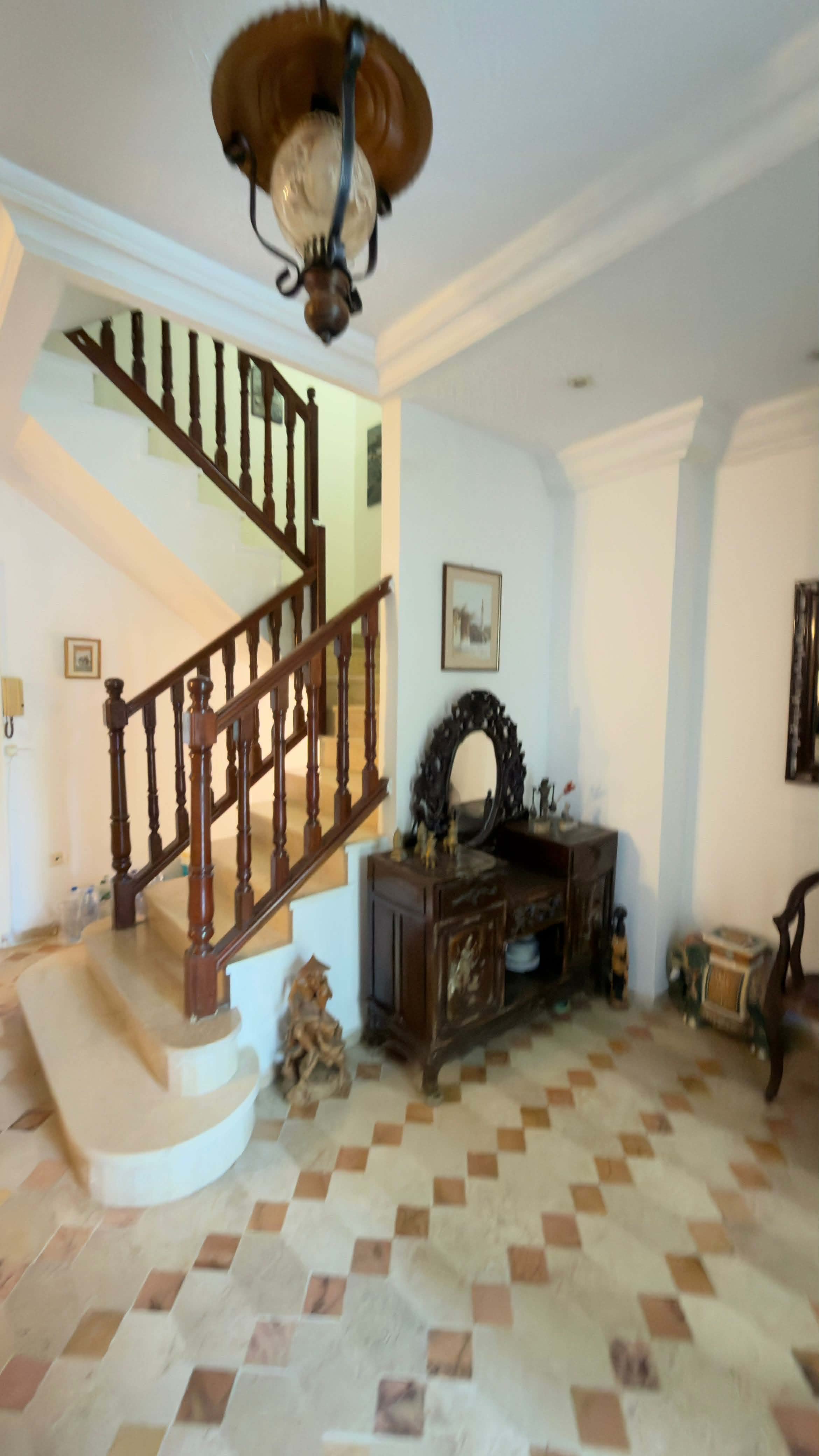El Menzah&nbsp;El Menzah 9&nbsp;Vente&nbsp;Appart. 5 pi�ces+&nbsp;Un magnifique triplex situ� � menzah 9 a