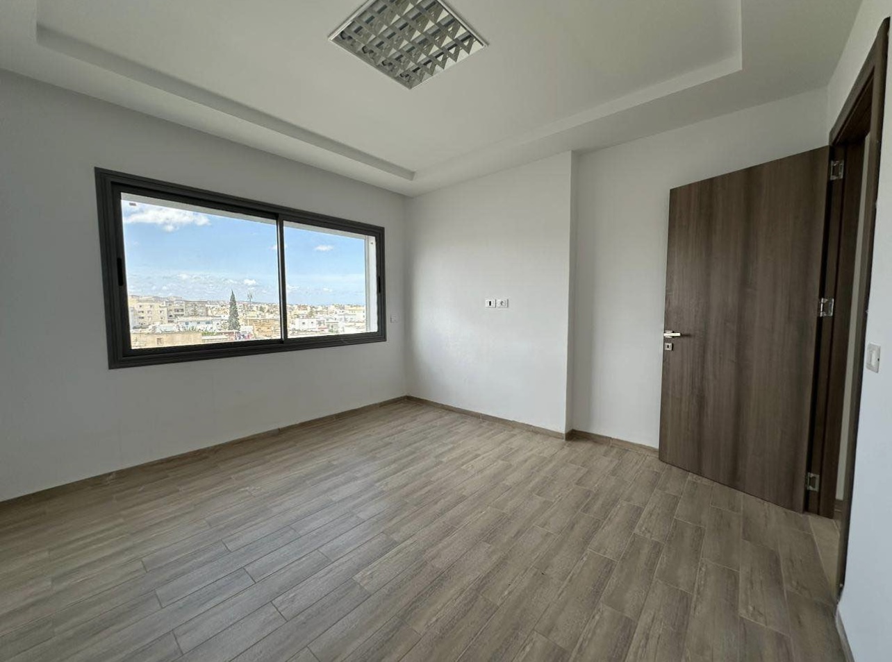 Ariana Ville&nbsp;Ariana&nbsp;Bureaux & Commerces&nbsp;Bureau&nbsp;S 3 bureautique ou commercial emplacement ideal