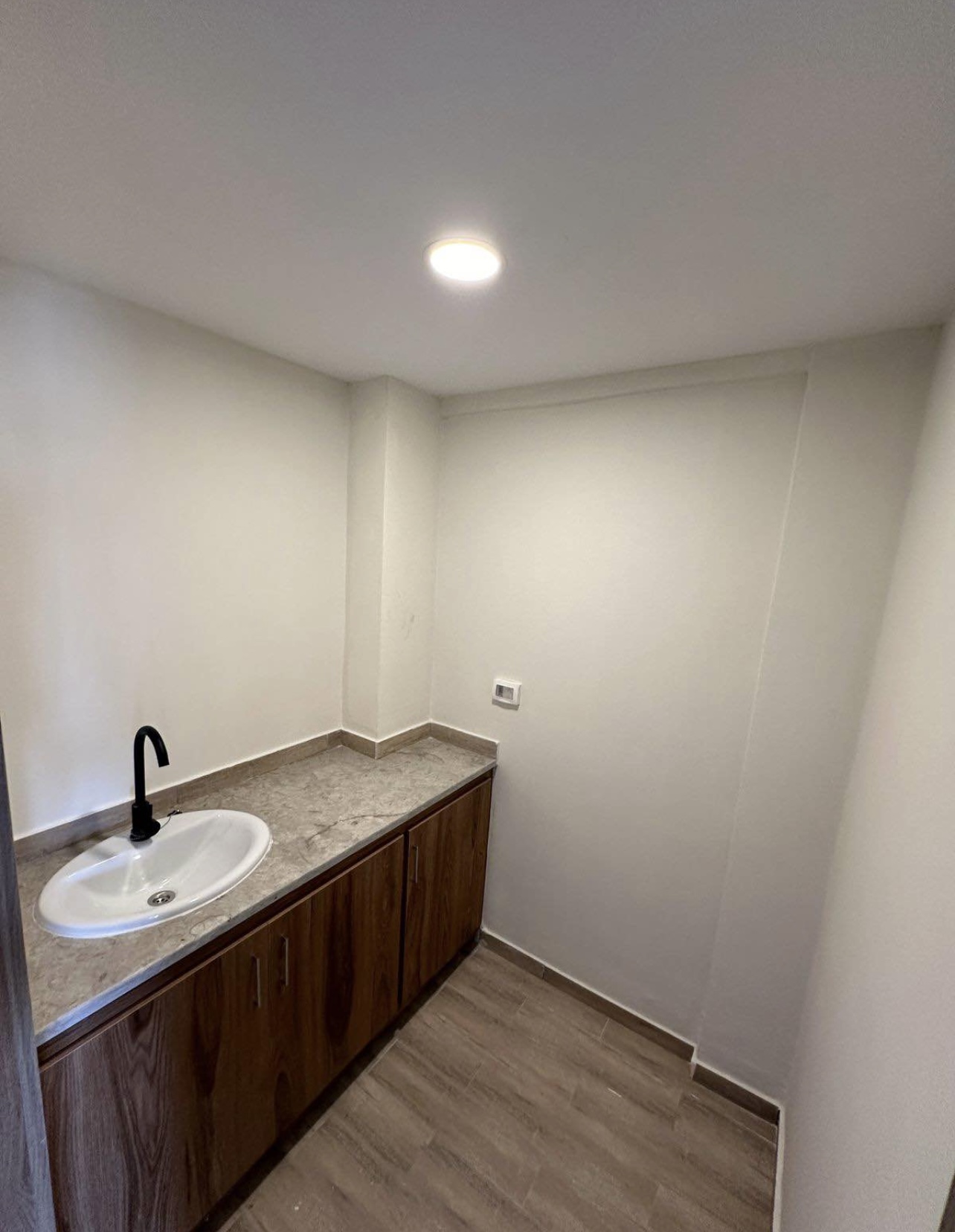 Ariana Ville&nbsp;Ariana&nbsp;Bureaux & Commerces&nbsp;Bureau&nbsp;S 3 bureautique ou commercial emplacement ideal