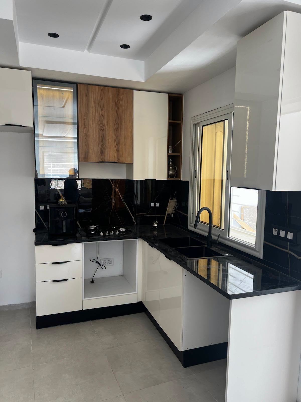 Hammam El Ghezaz&nbsp;Ezzahra&nbsp;Vente&nbsp;Appart. 2 pi�ces&nbsp;Luxueux appartement a plage ezzahra