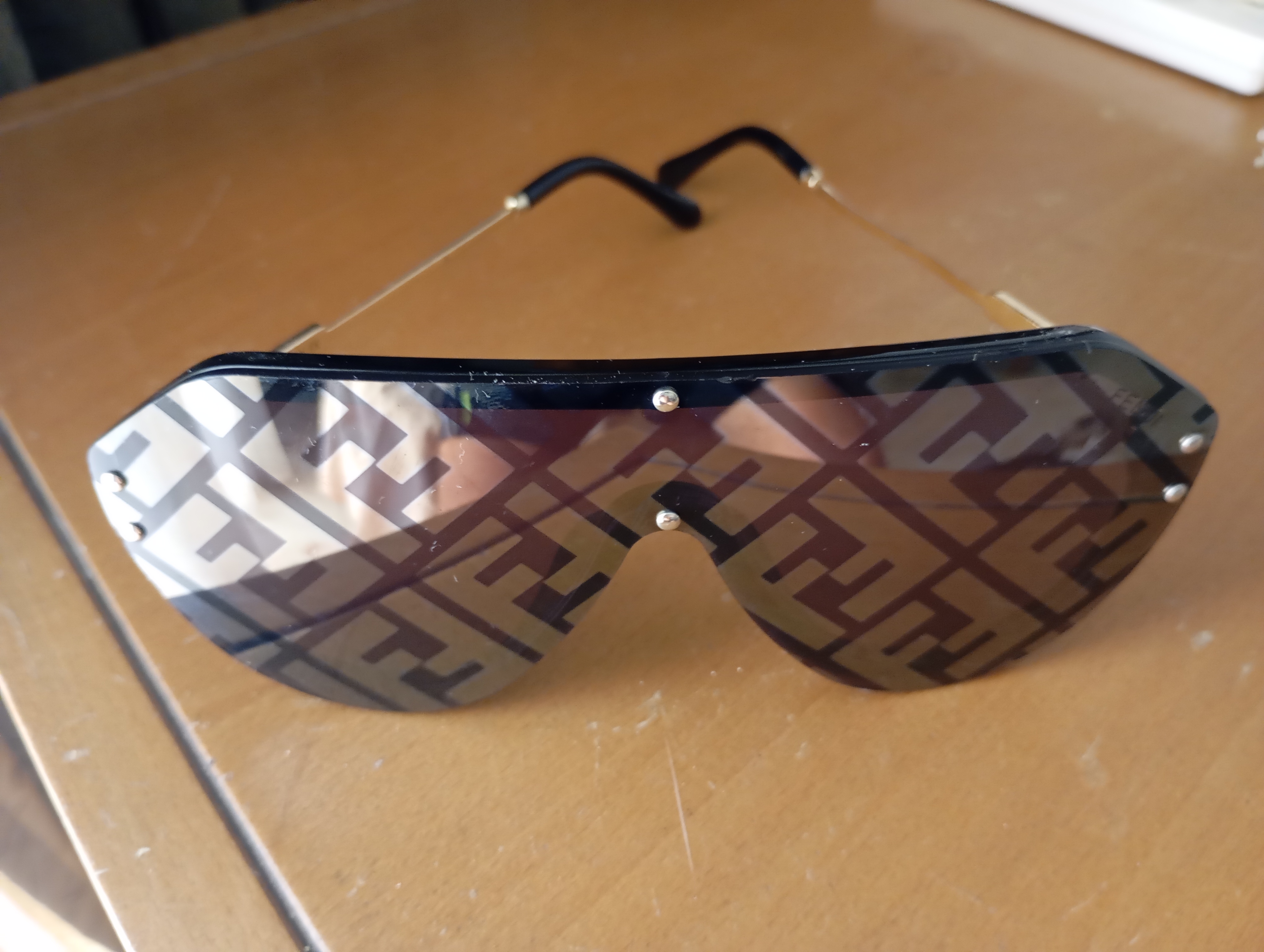 La Soukra&nbsp;Cite Elyes&nbsp;Autre&nbsp;Autre&nbsp;Lunette fendi pour femme