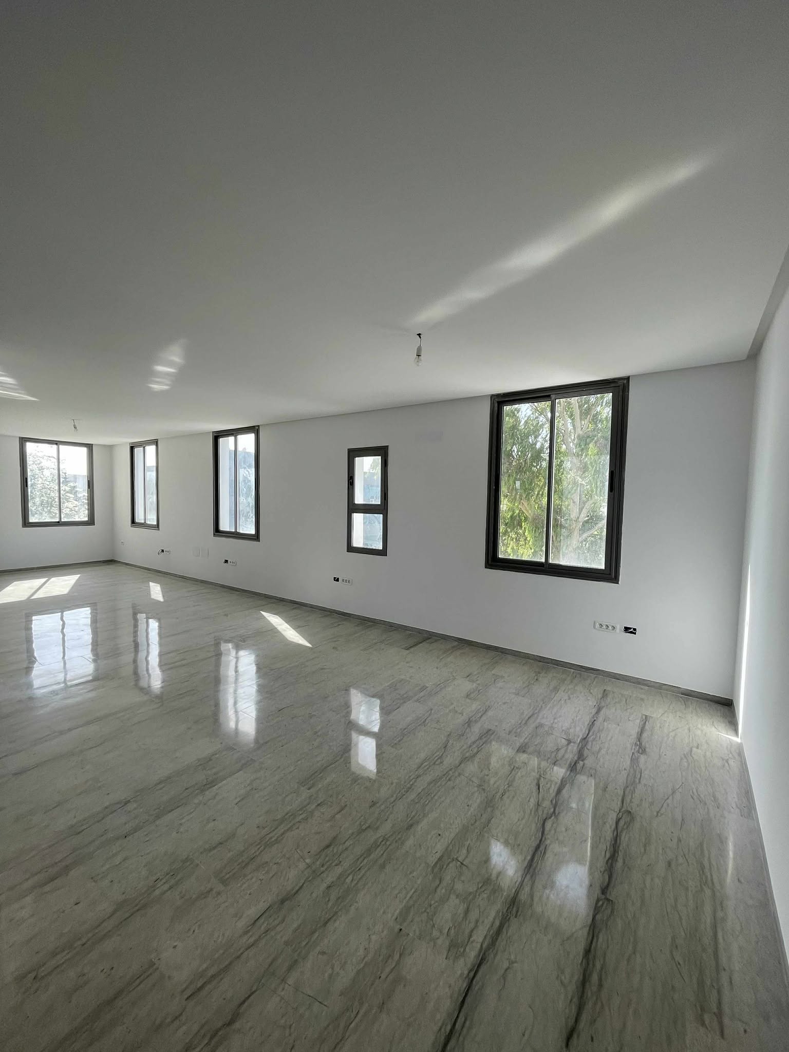 Cite El Khadra&nbsp;Cite Jardins&nbsp;Bureaux & Commerces&nbsp;Bureau&nbsp;Plateau en 350m2 � alain savary