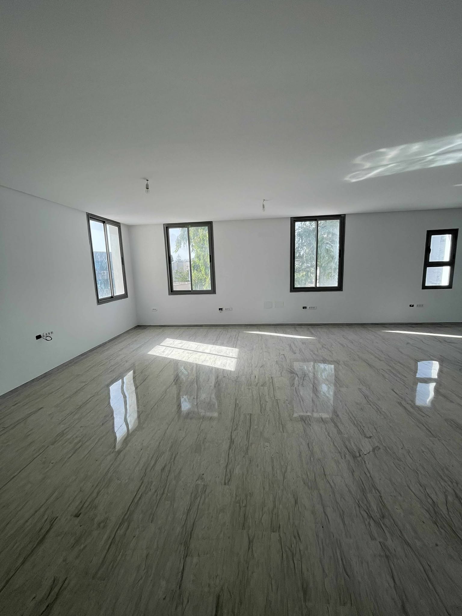 Cite El Khadra&nbsp;Cite Jardins&nbsp;Bureaux & Commerces&nbsp;Bureau&nbsp;Plateau en 350m2 � alain savary
