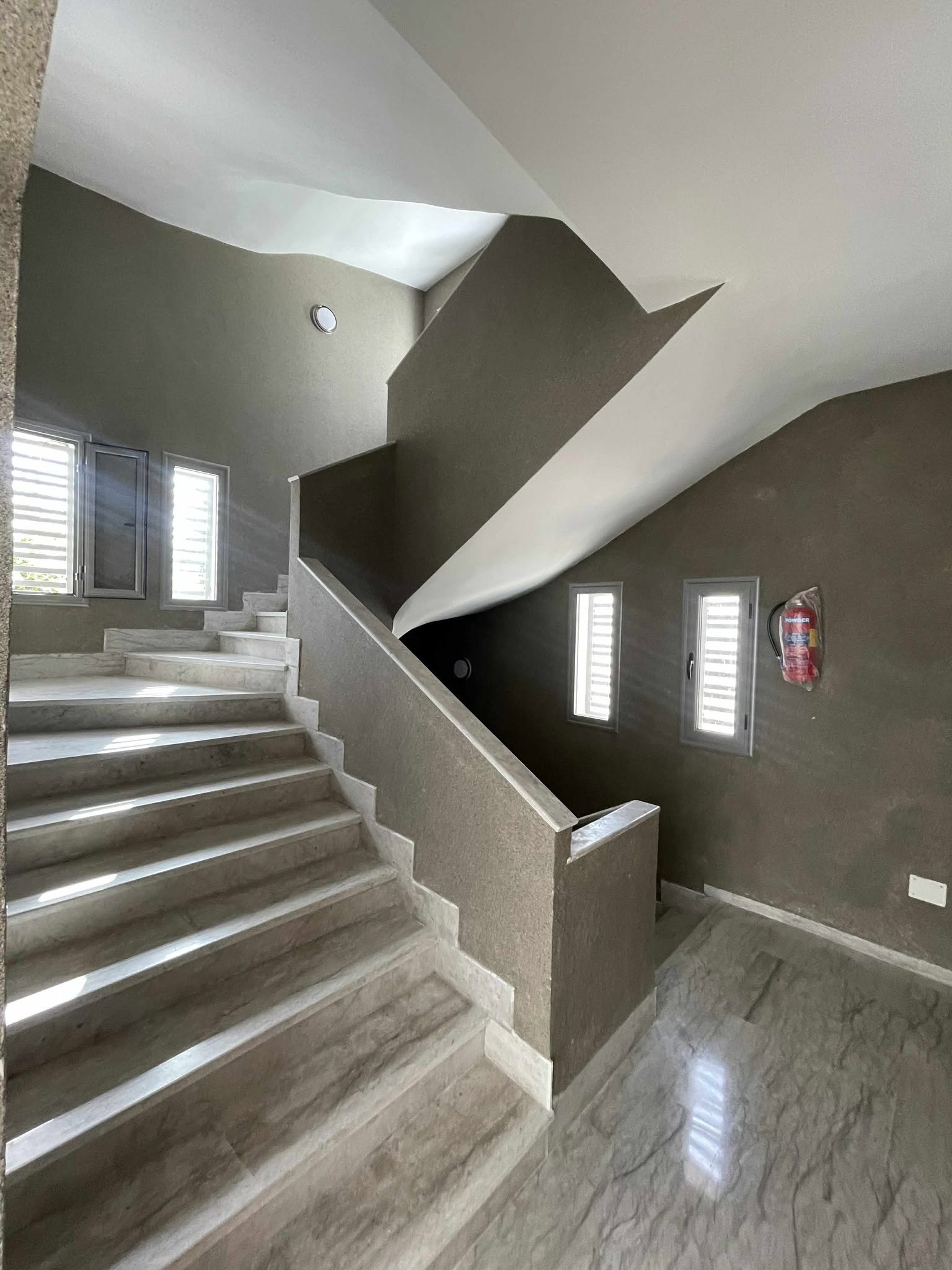 Cite El Khadra&nbsp;Cite Jardins&nbsp;Bureaux & Commerces&nbsp;Bureau&nbsp;Plateau en 350m2 � alain savary