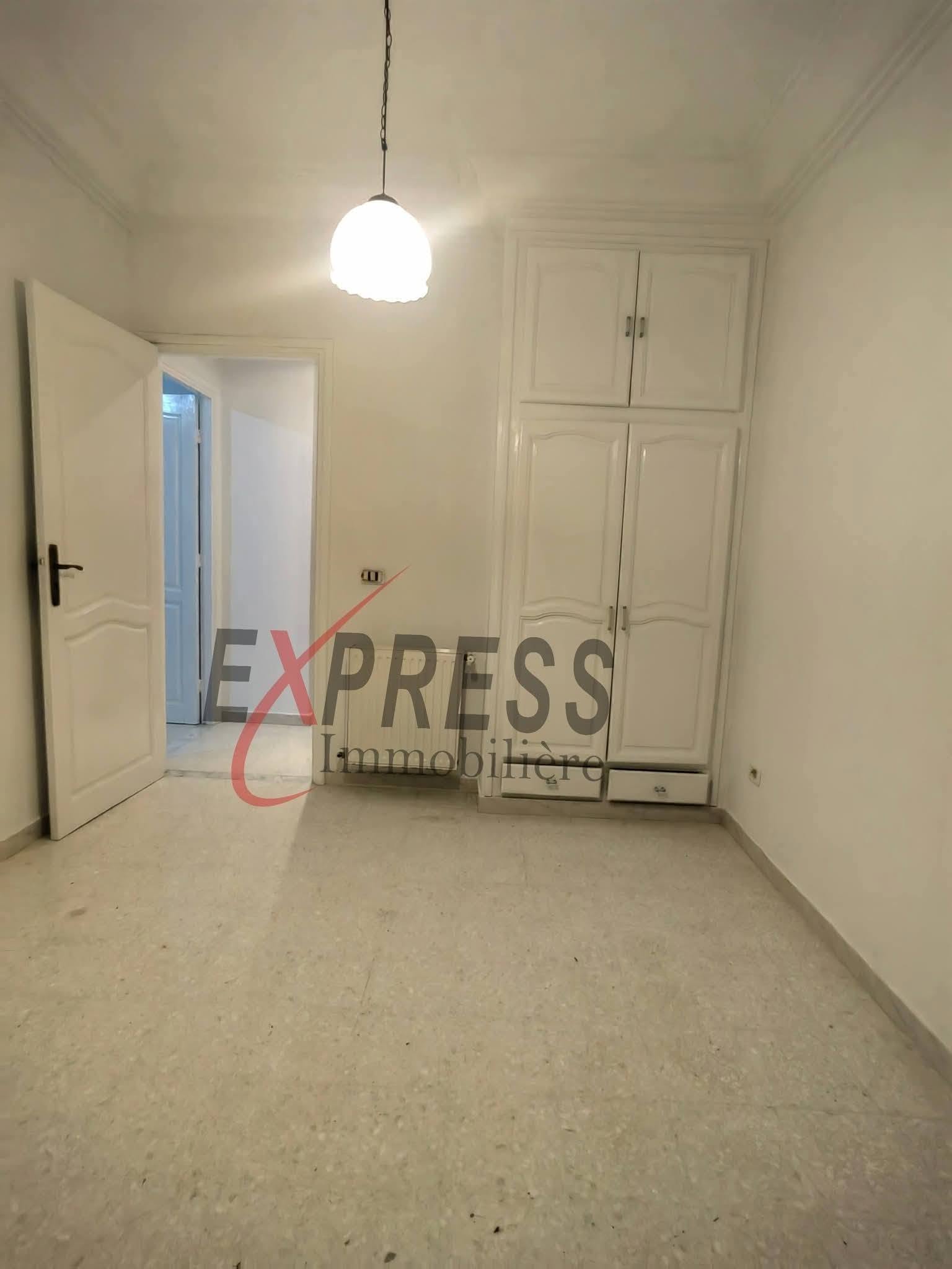 Mnihla&nbsp;Jardins d'el Menzah&nbsp;Location&nbsp;Appart. 3 pi�ces&nbsp;Un �tage de villa s2 jardin menzah 2