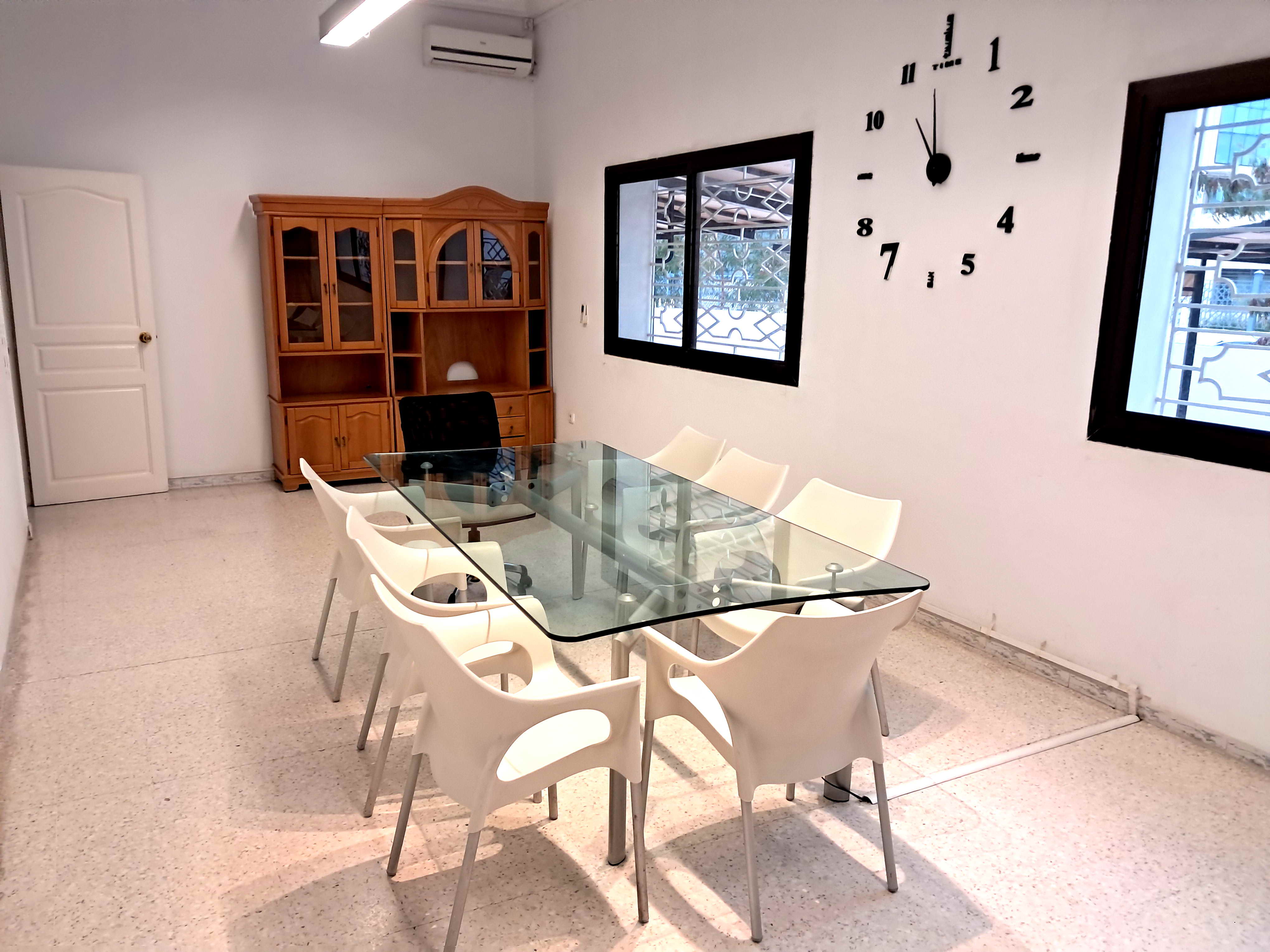 Cite El Khadra&nbsp;Zone urbaine nord&nbsp;Location&nbsp;Appart. 5 pi�ces+&nbsp;Si�ge administratif ind�pendant avec grand parking