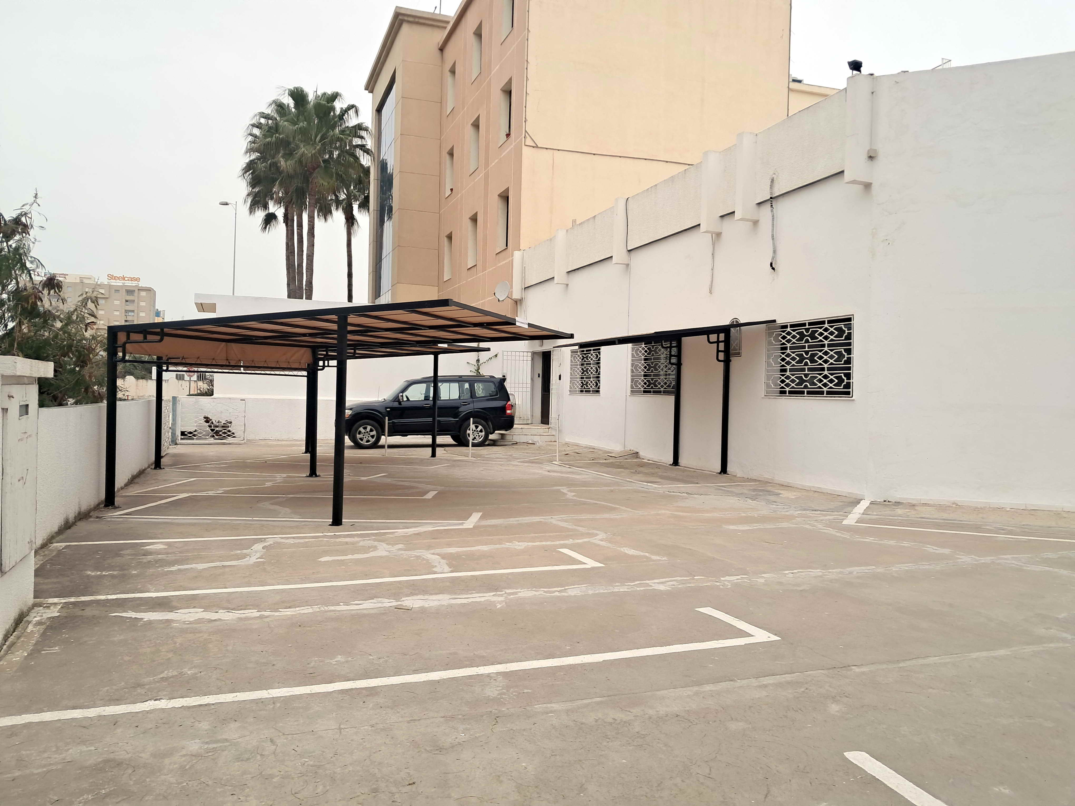 Cite El Khadra&nbsp;Zone urbaine nord&nbsp;Location&nbsp;Appart. 5 pi�ces+&nbsp;Si�ge administratif ind�pendant avec grand parking