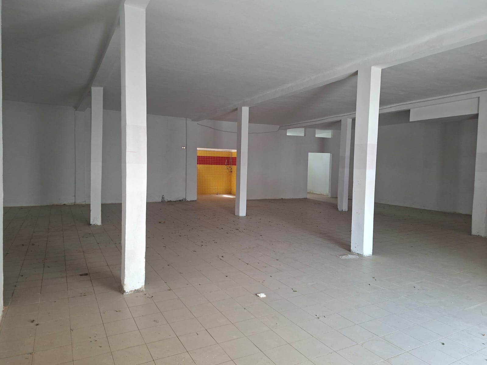 La Soukra&nbsp;La Soukra&nbsp;Location&nbsp;Surfaces&nbsp;D�p�t � la soukra 400m