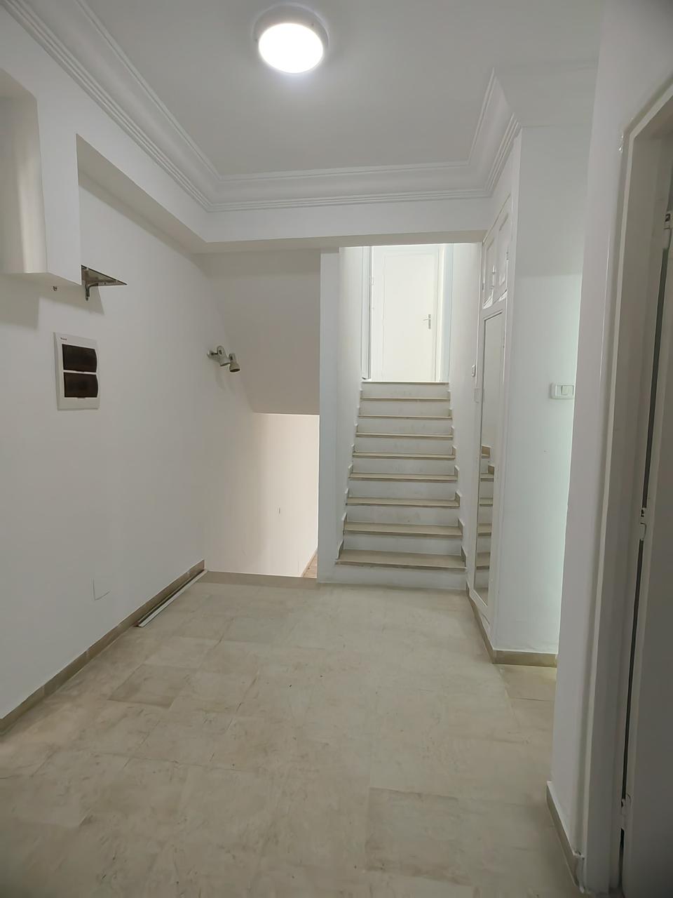 Ariana Ville&nbsp;El Menzah 5&nbsp;Location&nbsp;Appart. 4 pi�ces&nbsp;Triplex s plus 3 aux uv4 menzah 5