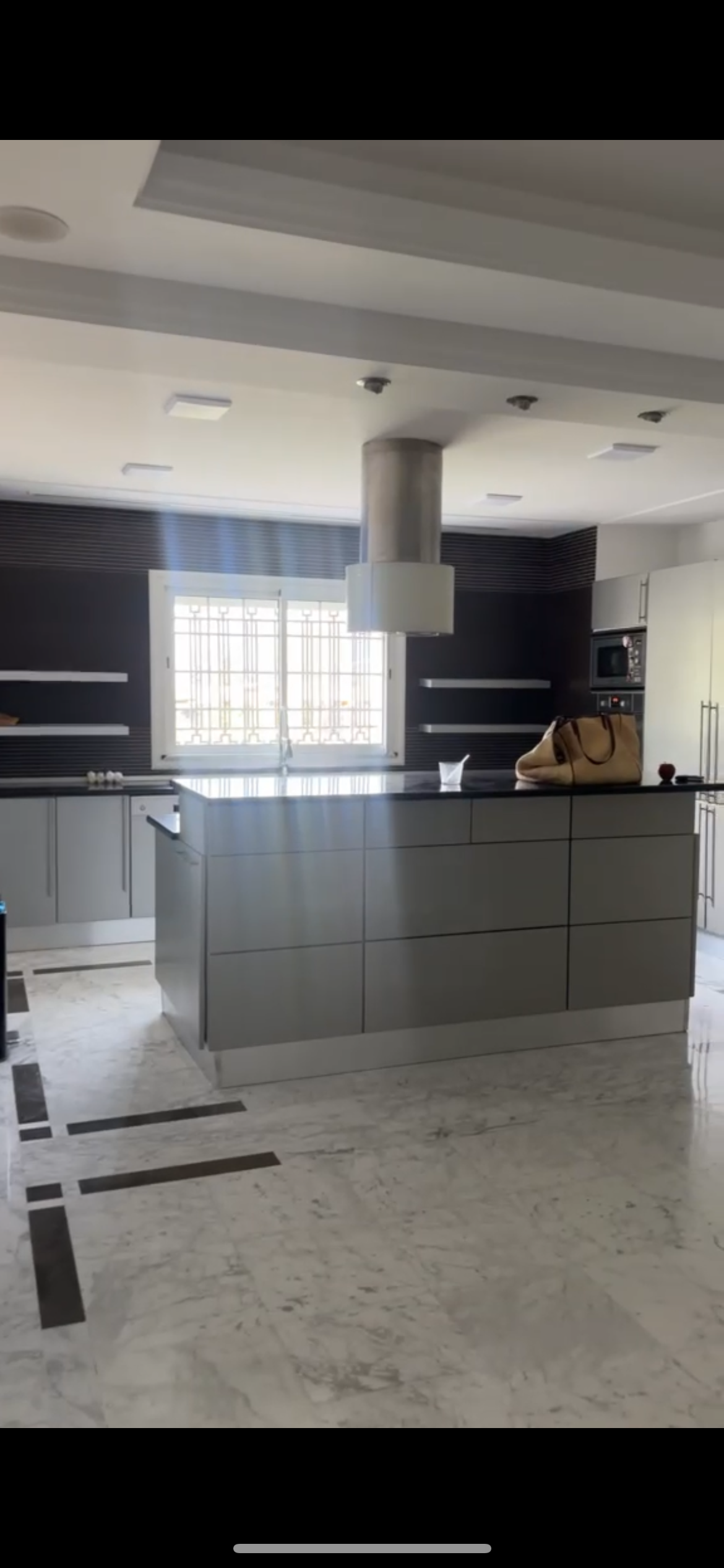 El Menzah&nbsp;Cite El Mahrajene&nbsp;Meubles de cuisine et salle de bain&nbsp;Cuisines Equip�es&nbsp;Cuisine �quip�e avec �lectrom�nager