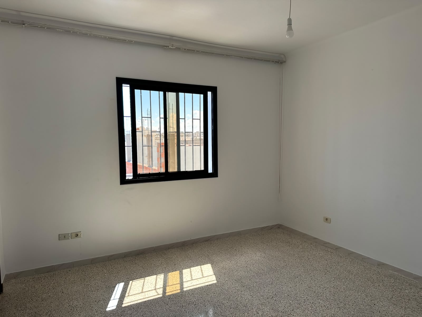 Hammam Sousse&nbsp;Hammam Sousse&nbsp;Location&nbsp;Appart. 3 pi�ces&nbsp;Appartement tout pr�s des commodit�s