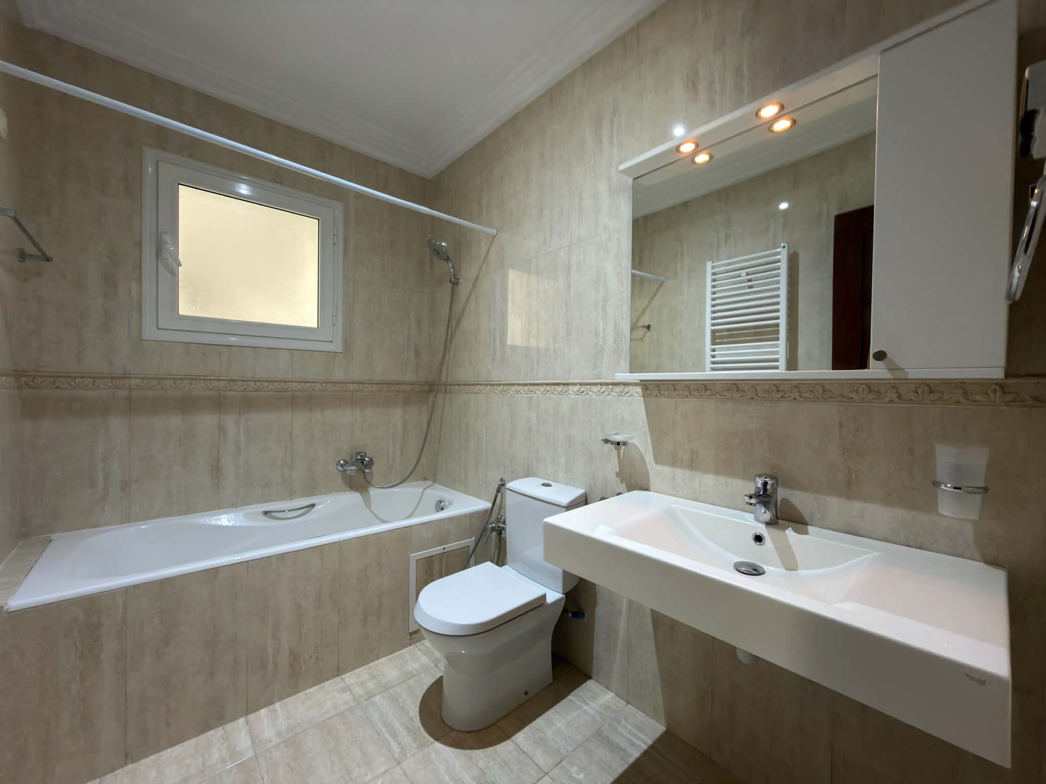 Ariana Ville&nbsp;El Menzah 5&nbsp;Location&nbsp;Appart. 4 pi�ces&nbsp;Appart s3 haut standing avec terrasse au lac 2