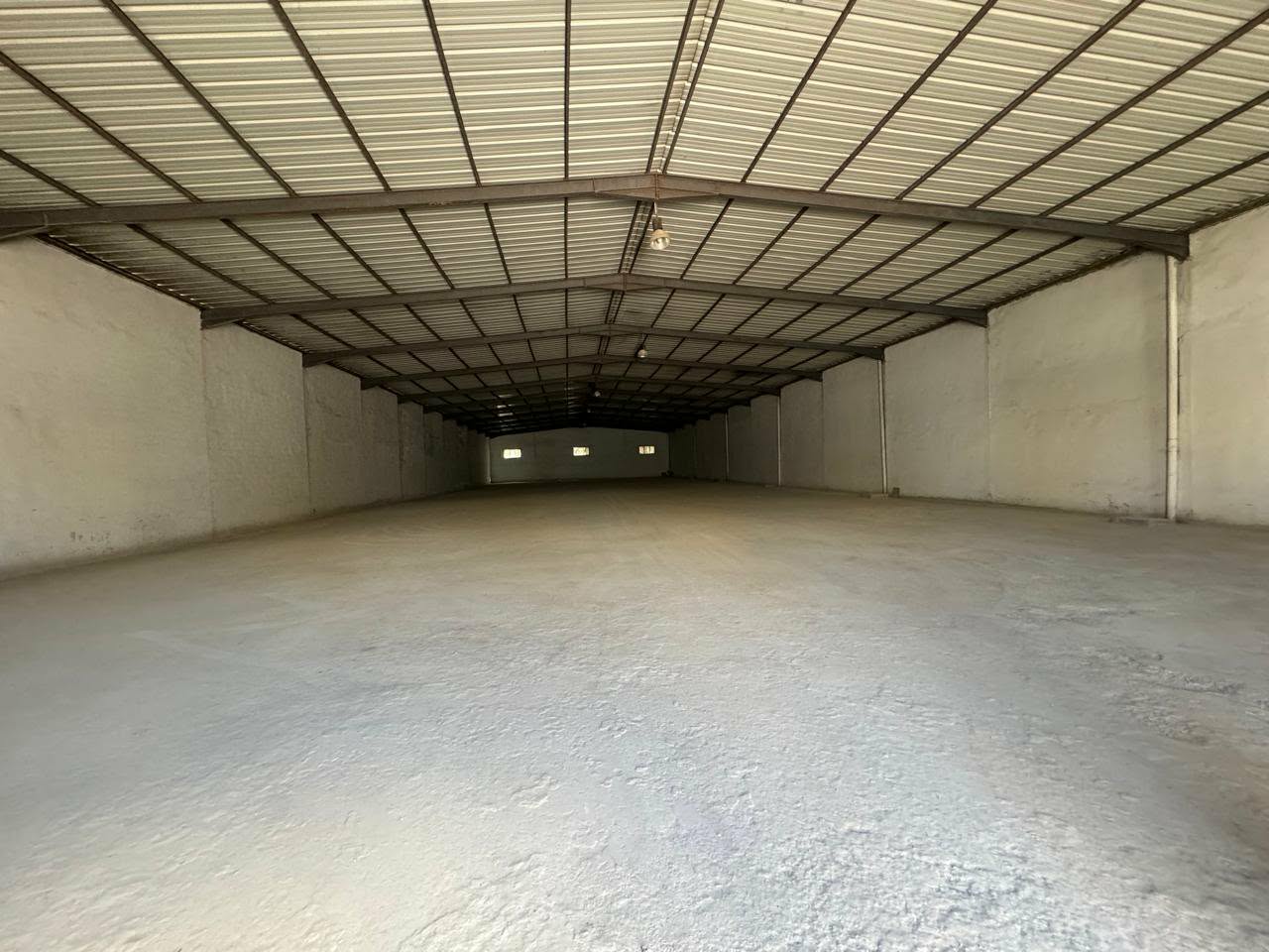 El Mourouj&nbsp;Bir El Kassaa&nbsp;Bureaux & Commerces&nbsp;Surfaces&nbsp;Grand d�pot 1500 m2 hauteur 5 m � bir kassaa