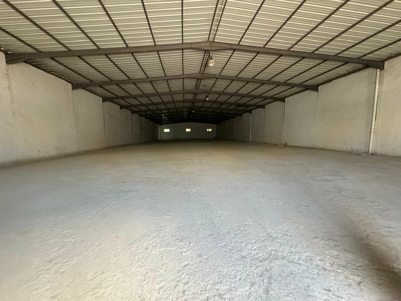 El Mourouj&nbsp;Bir El Kassaa&nbsp;Bureaux & Commerces&nbsp;Surfaces&nbsp;Grand d�pot 1500 m2 hauteur 5 m � bir kassaa