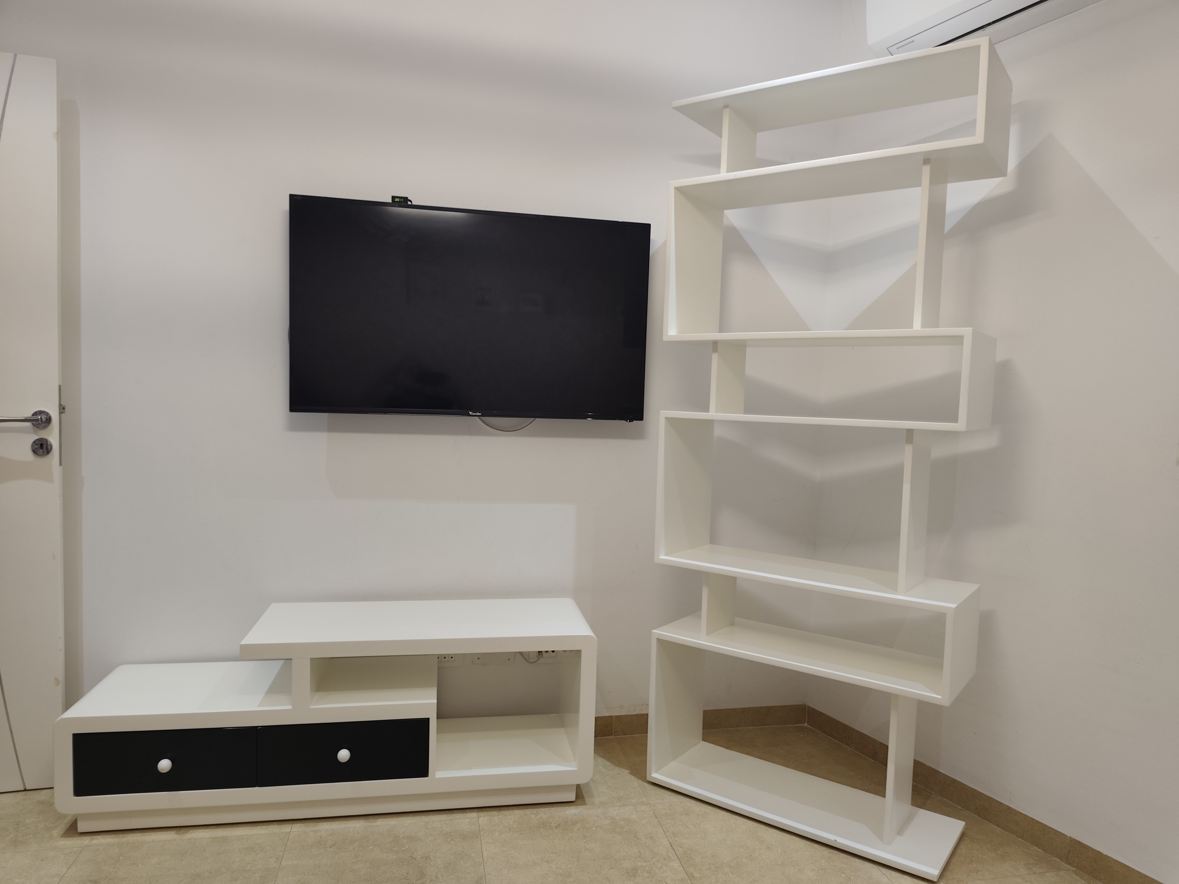 Hammamet&nbsp;Hammamet&nbsp;Autres meubles&nbsp;Autres&nbsp;Meubles tv et lit b�b�