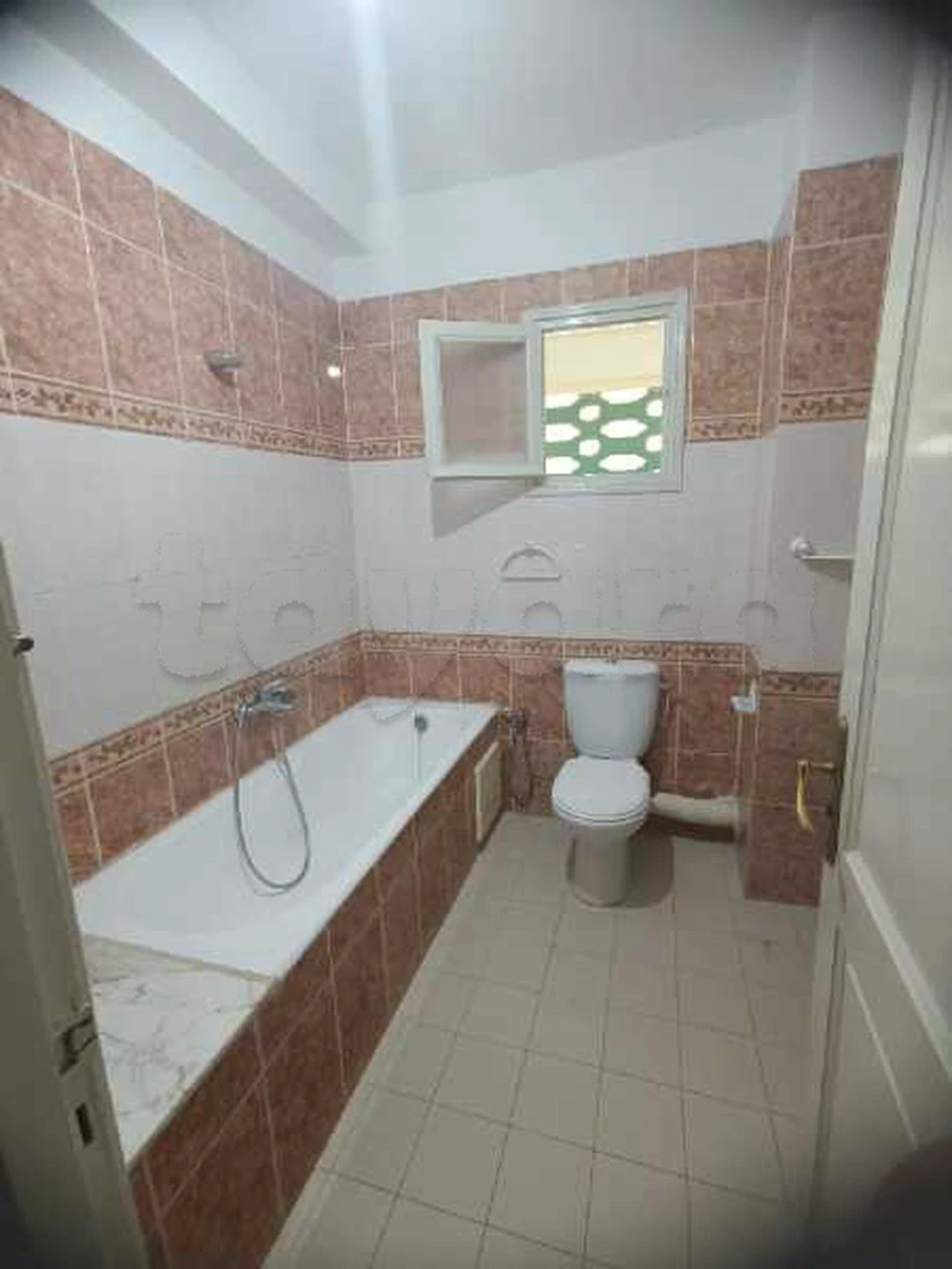 La Marsa&nbsp;El Aouina&nbsp;Location&nbsp;Appart. 4 pi�ces&nbsp;Un spacieux appartement s3 � laouina