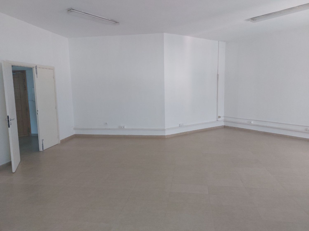 Fouchana&nbsp;Zone Industrielle El Meghira&nbsp;Bureaux & Commerces&nbsp;Bureau&nbsp;Bureau 180 m � el mghira