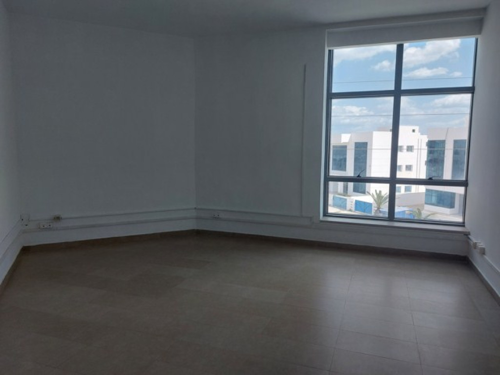 Fouchana&nbsp;Zone Industrielle El Meghira&nbsp;Bureaux & Commerces&nbsp;Bureau&nbsp;Bureau 180 m � el mghira