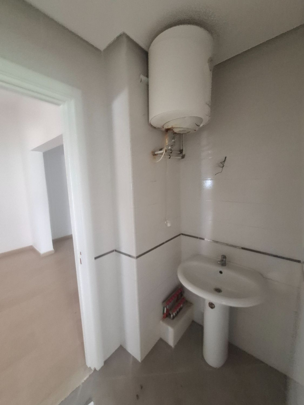 Fouchana&nbsp;Zone Industrielle El Meghira&nbsp;Bureaux & Commerces&nbsp;Bureau&nbsp;Bureau administratif 5p hst � el mghira