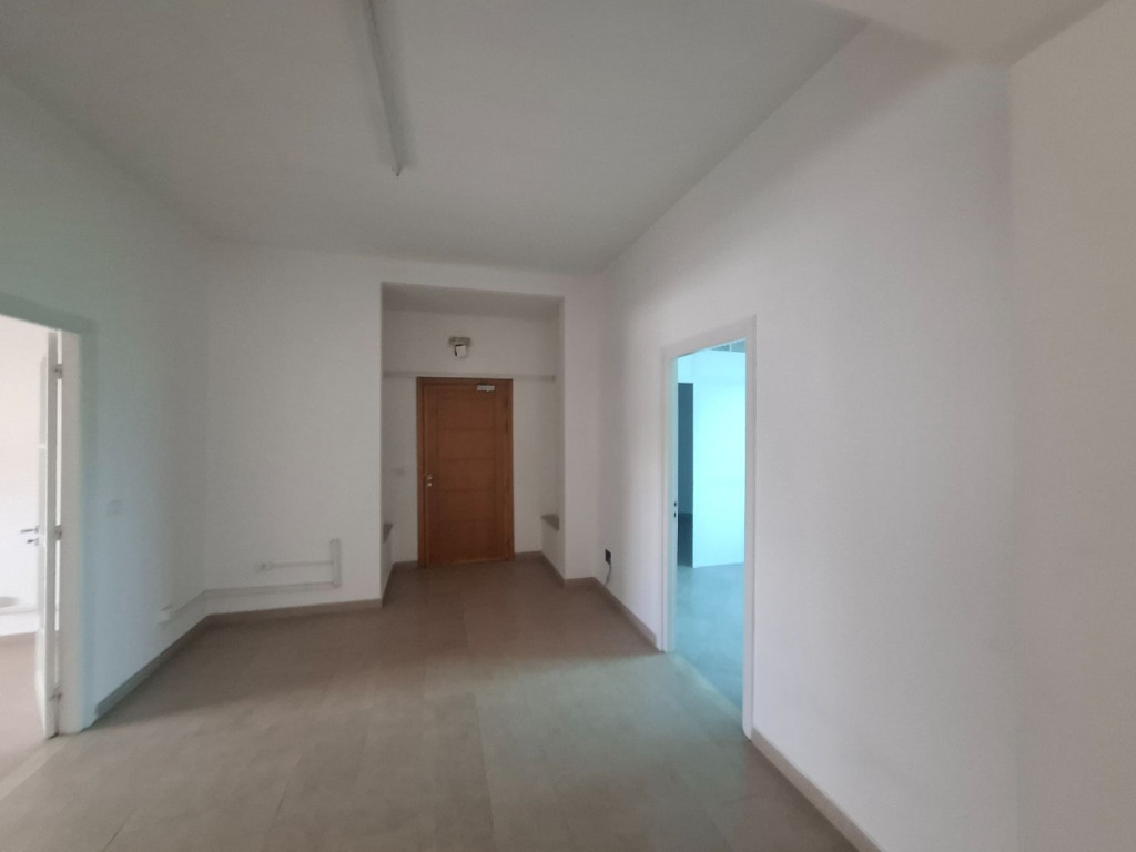 Fouchana&nbsp;Zone Industrielle El Meghira&nbsp;Bureaux & Commerces&nbsp;Bureau&nbsp;Bureau administratif 5p hst � el mghira