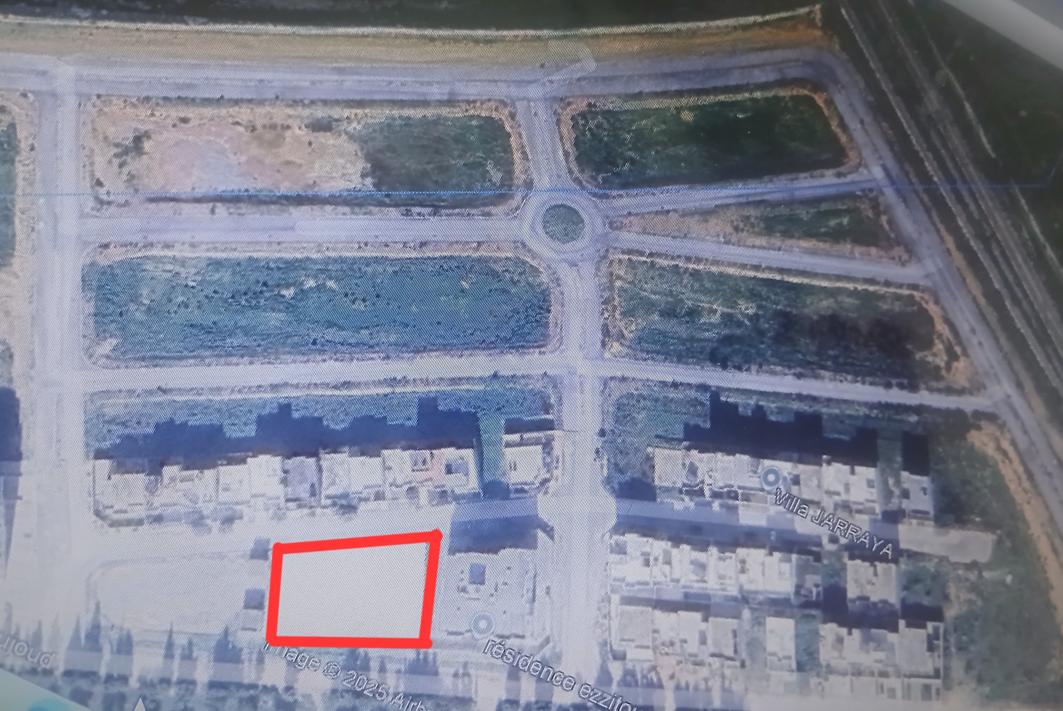 Rades&nbsp;Cite Rades 2&nbsp;Bureaux & Commerces&nbsp;Surfaces&nbsp;Dans lotissement priv�