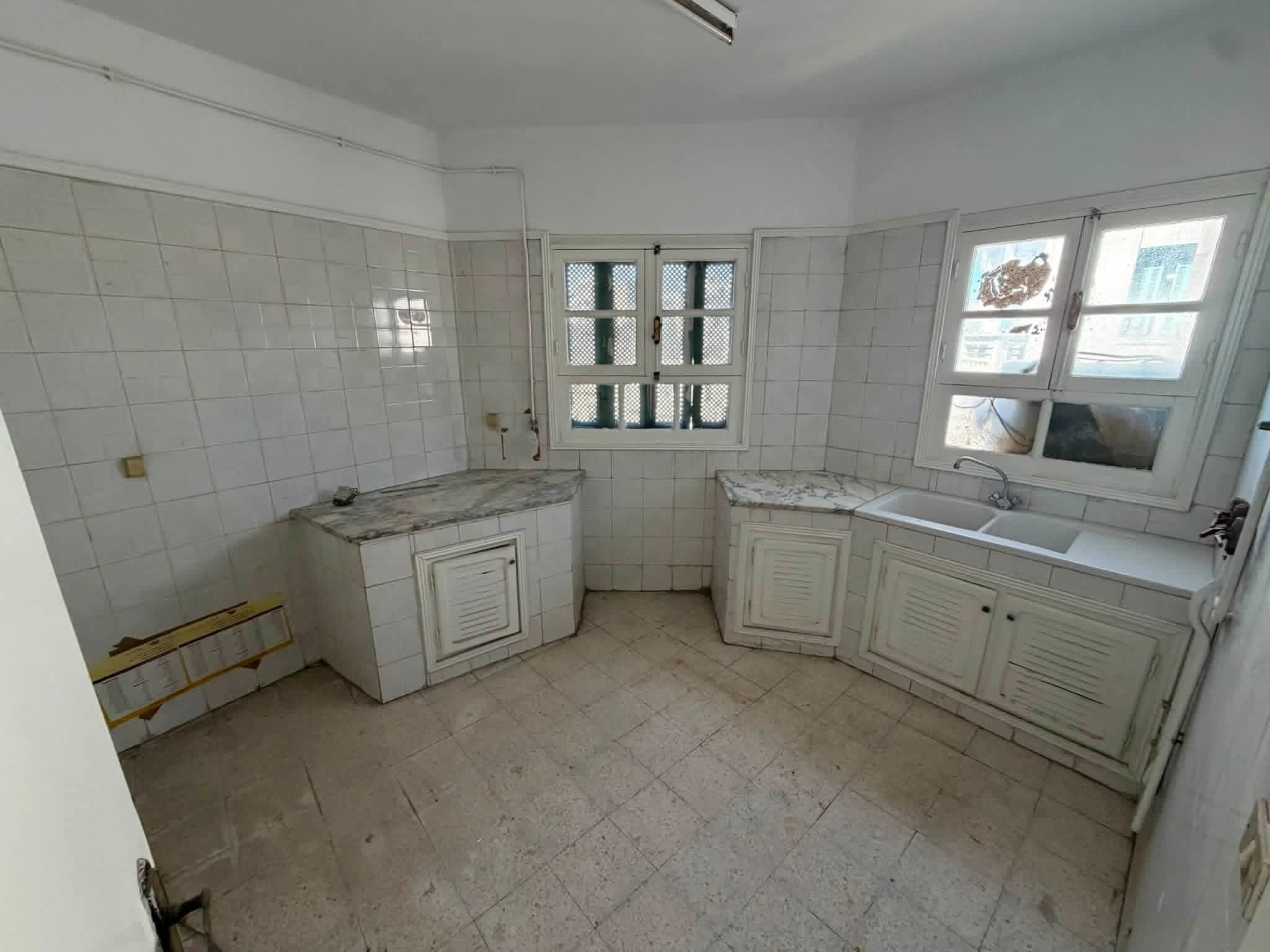 Bab Souika&nbsp;Bab El Khadra&nbsp;Location&nbsp;Appart. 3 pi�ces&nbsp;S2 bureau ou meuble centre ville