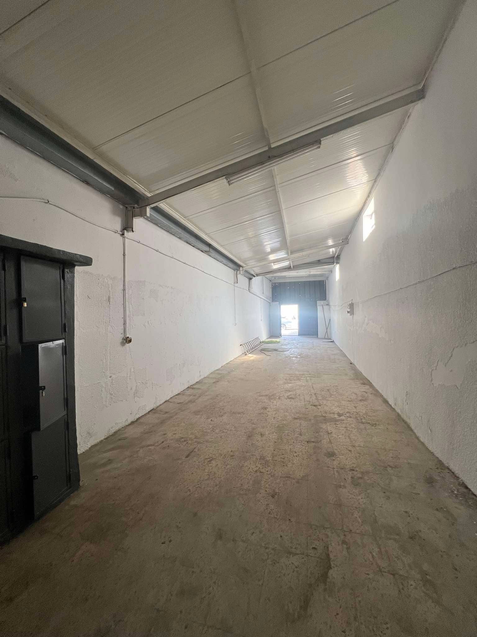 Ezzahra&nbsp;Ezzahra&nbsp;Bureaux & Commerces&nbsp;Atelier,Garage&nbsp;D�p�t a  zone industrielle ezzahra 120m