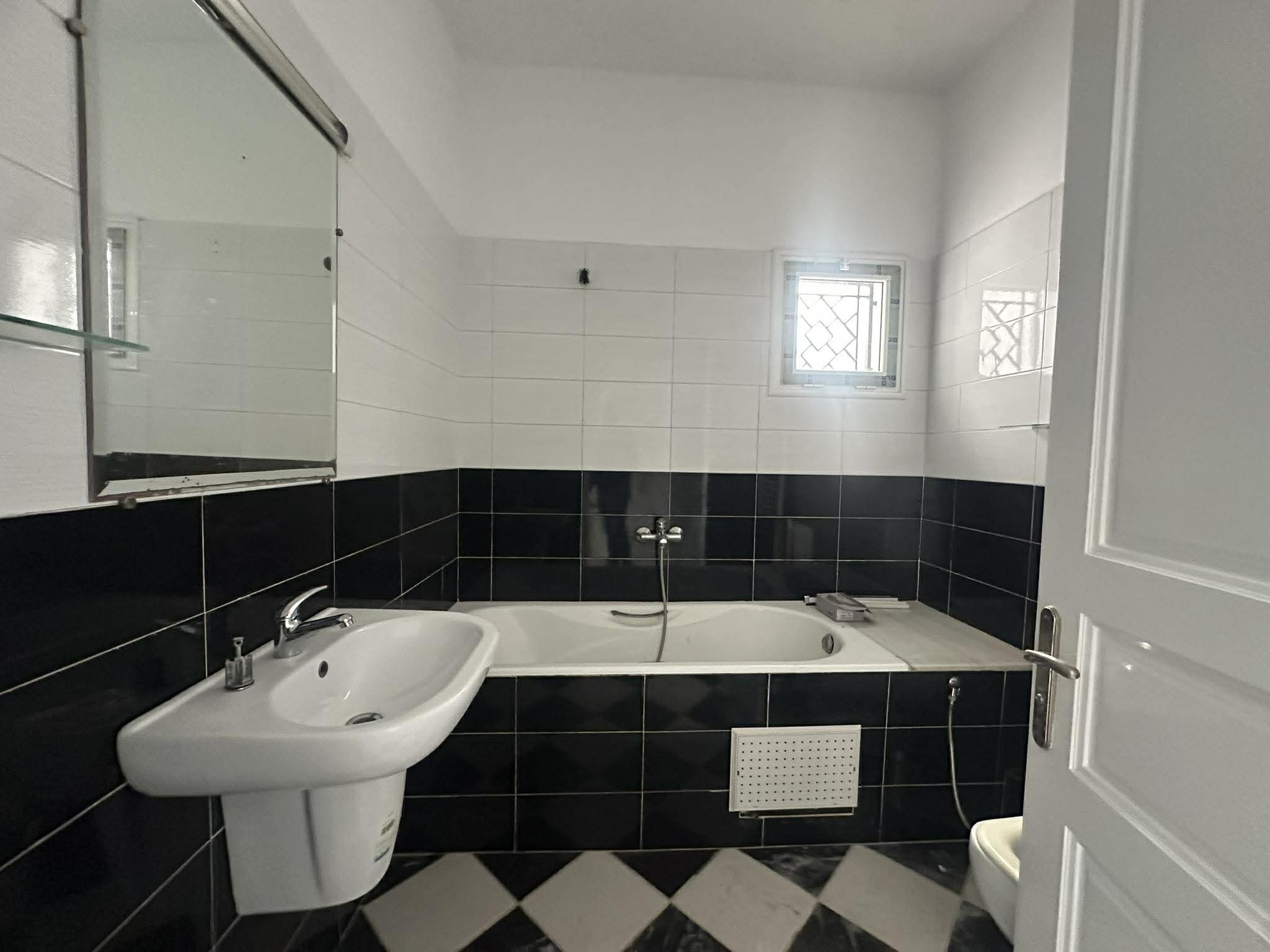 Ezzahra&nbsp;Ezzahra&nbsp;Location&nbsp;Appart. 2 pi�ces&nbsp;Appartement s2 a ezzahr loulija