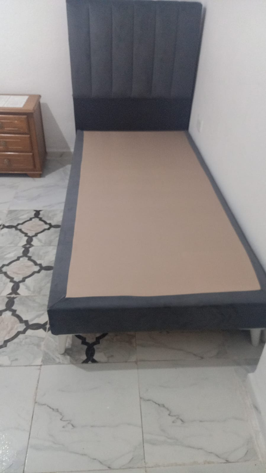 La Goulette&nbsp;La Goulette Nouvelle&nbsp;Autres meubles&nbsp;Autres&nbsp;Amroire et lit avec matelas et table de nuit