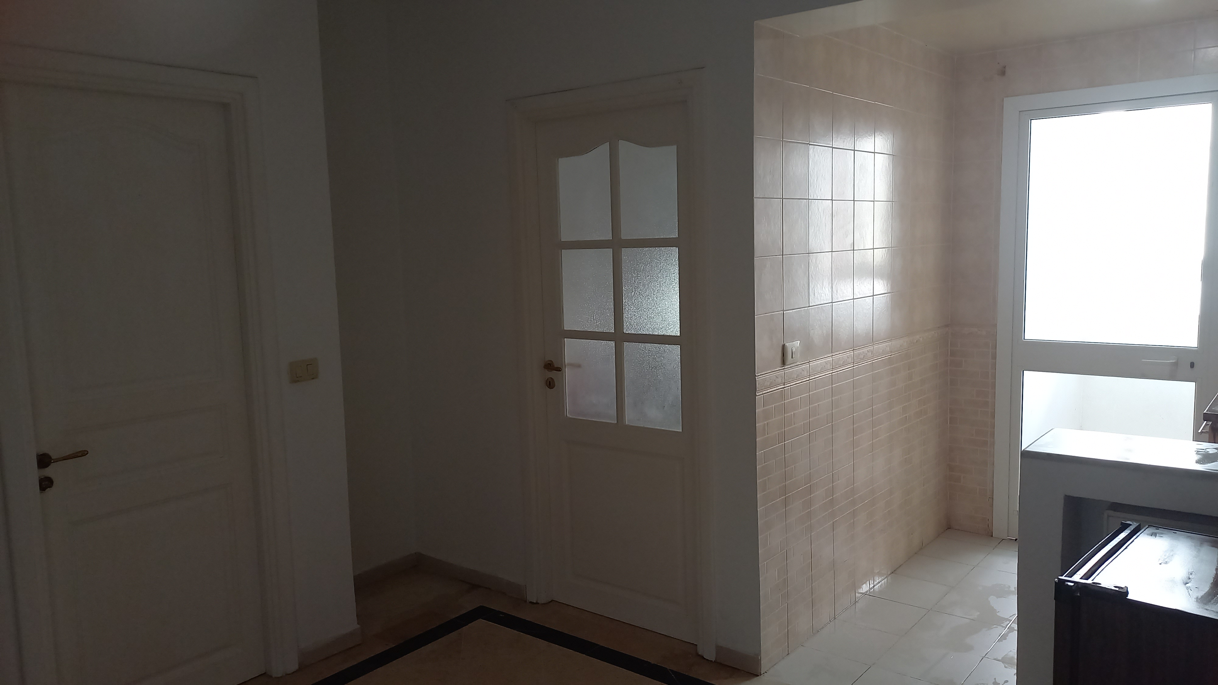Ain Zaghouan&nbsp;Ain Zaghouan&nbsp;Location&nbsp;Appart. 1 pi�ce&nbsp;Appartement hay el wahat  immeuble badr 3eme etage