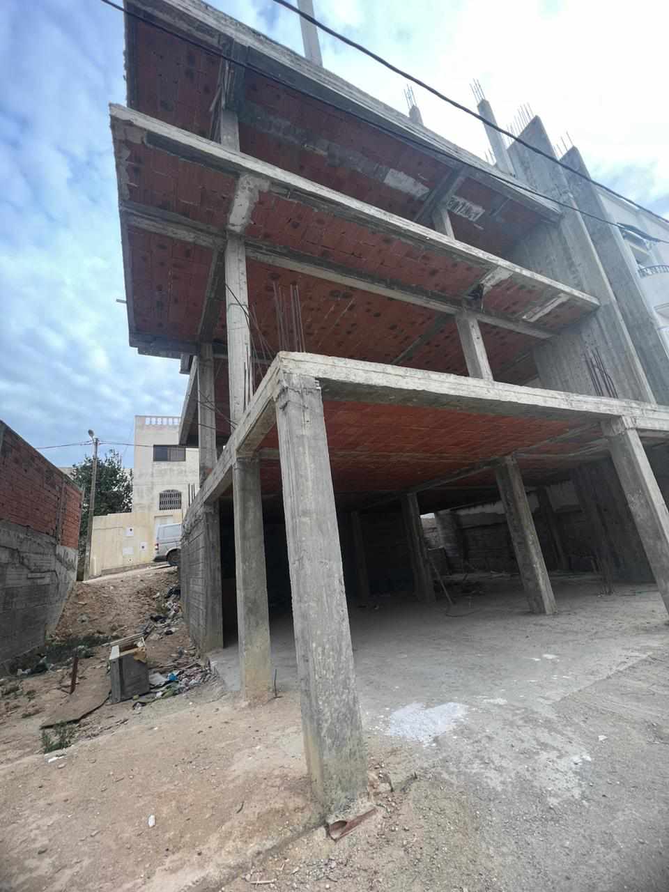 Ariana Ville&nbsp;El Menzah 8&nbsp;Vente&nbsp;Surfaces&nbsp;Immeuble inachev�e � menzah 9c