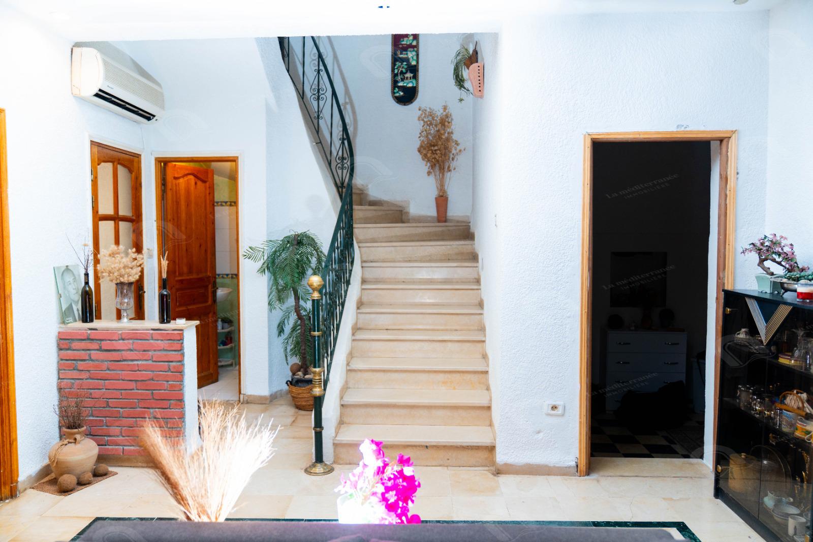 Mannouba&nbsp;Denden&nbsp;Vente&nbsp;Appart. 4 pi�ces&nbsp;Une villa de style triplex � denden