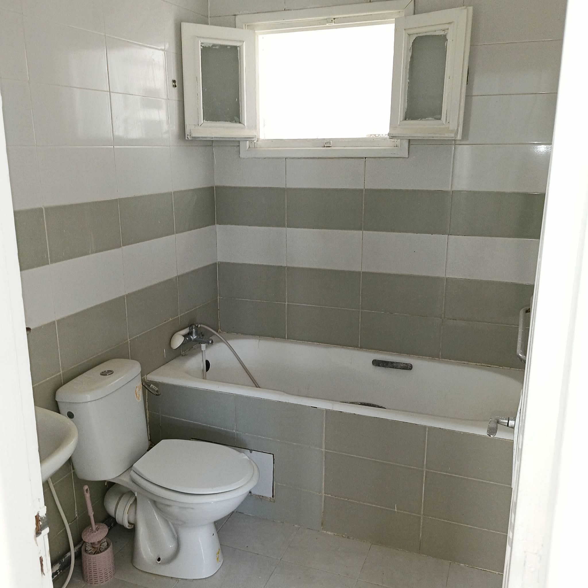 Raoued&nbsp;Cite Ennour Jaafar&nbsp;Location&nbsp;Appart. 3 pi�ces&nbsp;S plus 2 premier etage