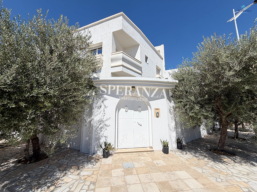 Hammamet&nbsp;Hammamet&nbsp;Location&nbsp;Appart. 5 pi�ces+&nbsp;Villa palazzo