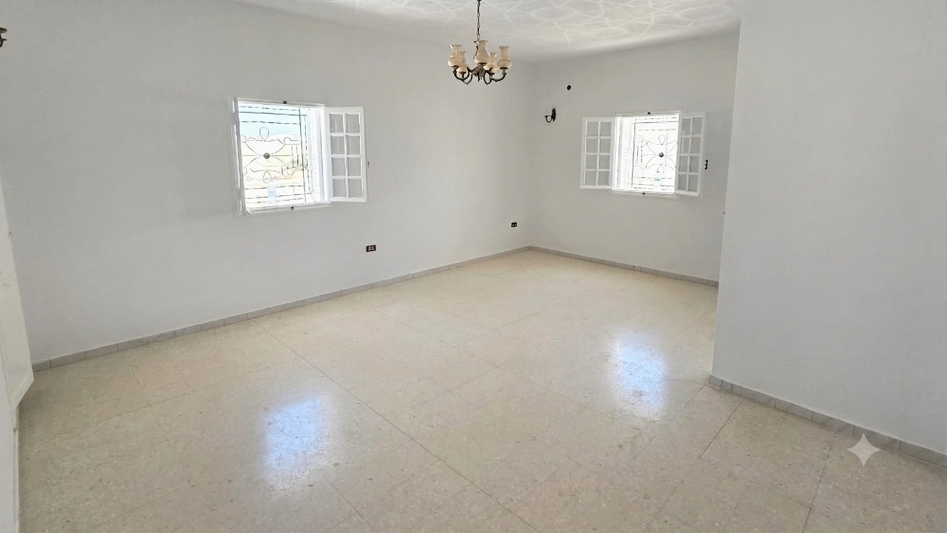 Djerba - Houmet Essouk&nbsp;Djerba &nbsp;Location&nbsp;Appart. 5 pi�ces+&nbsp;Spacieux �tage de villa � 200m de la marina 2s4ch