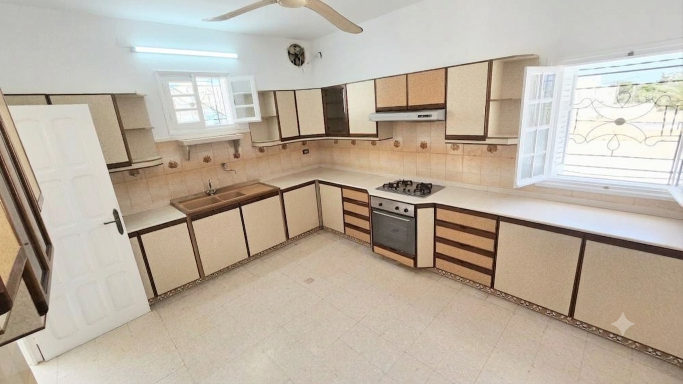 Djerba - Houmet Essouk&nbsp;Djerba &nbsp;Location&nbsp;Appart. 5 pi�ces+&nbsp;Spacieux �tage de villa � 200m de la marina 2s4ch