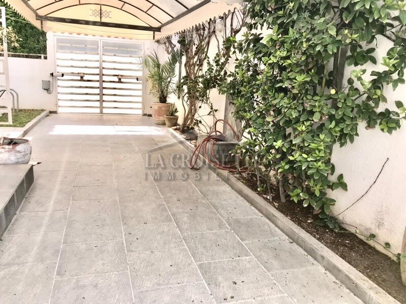 La Marsa&nbsp;Cite El Moustakbel (La Marsa)&nbsp;Location&nbsp;Maisons&nbsp;Villa s4 avec piscine � la marsa zdl0350